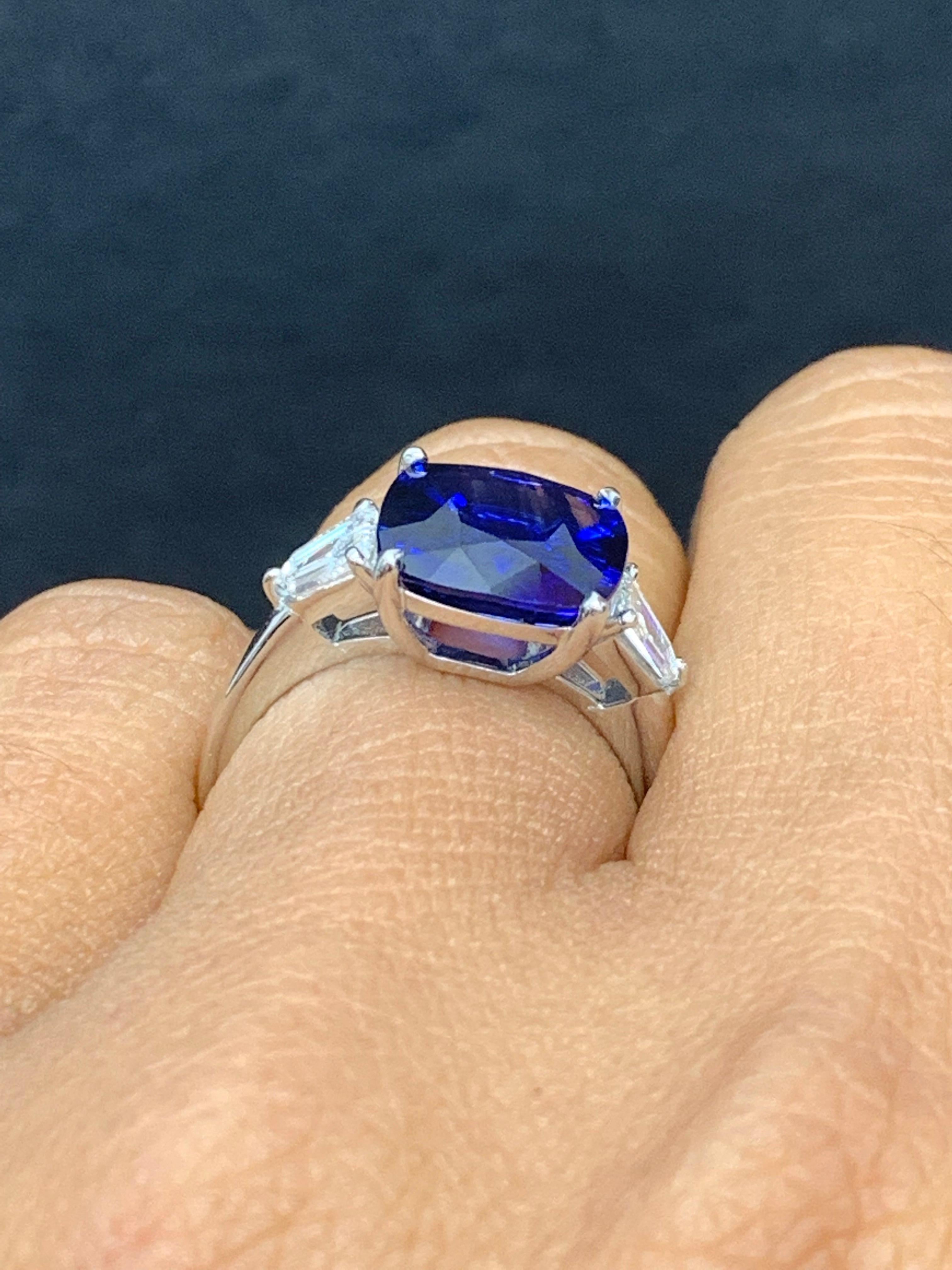 2.60 Carat Cushion Cut Blue Sapphire Diamond Three-Stone Ring in Platinum For Sale 4
