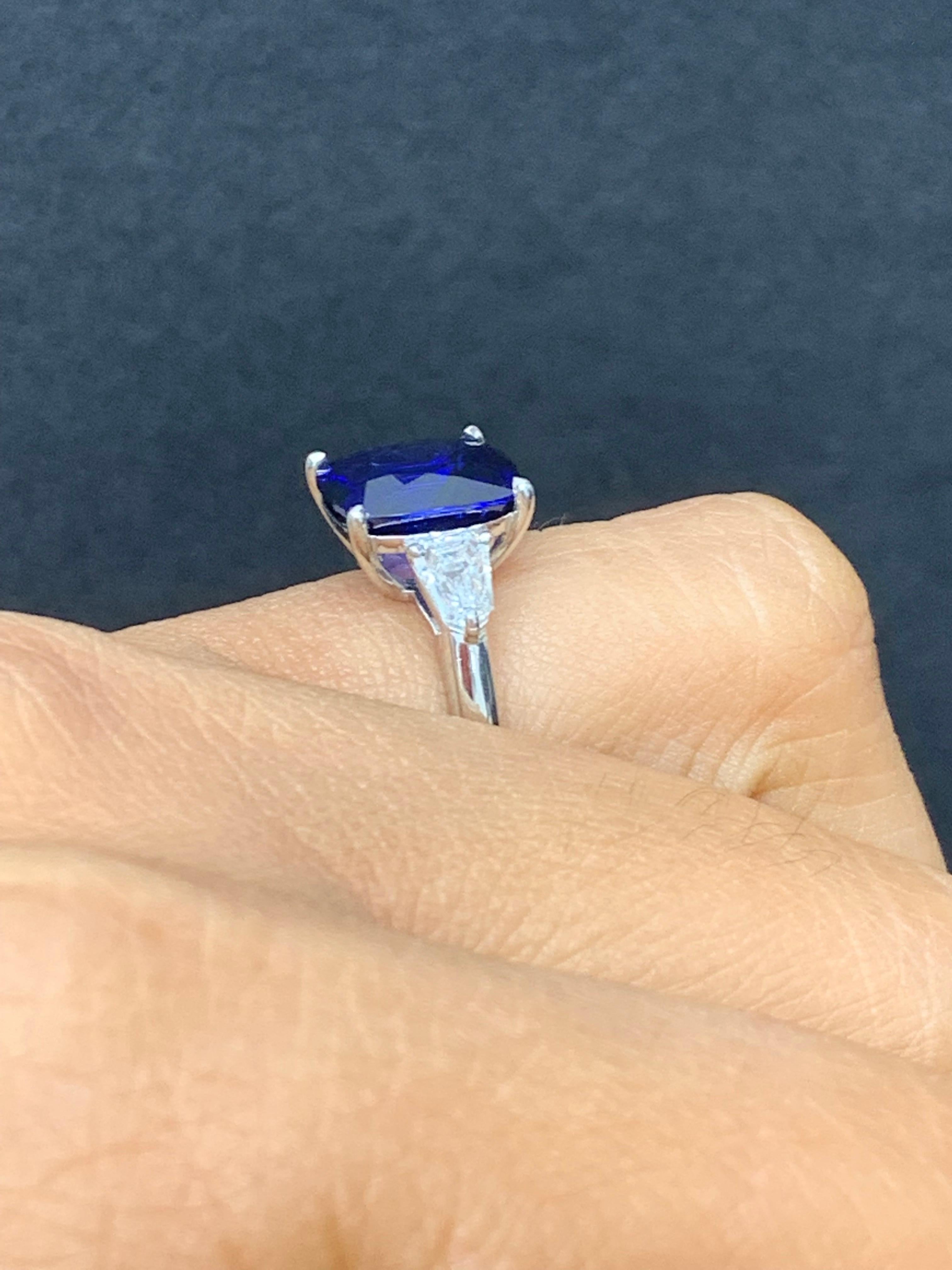 2.60 Carat Cushion Cut Blue Sapphire Diamond Three-Stone Ring in Platinum For Sale 6