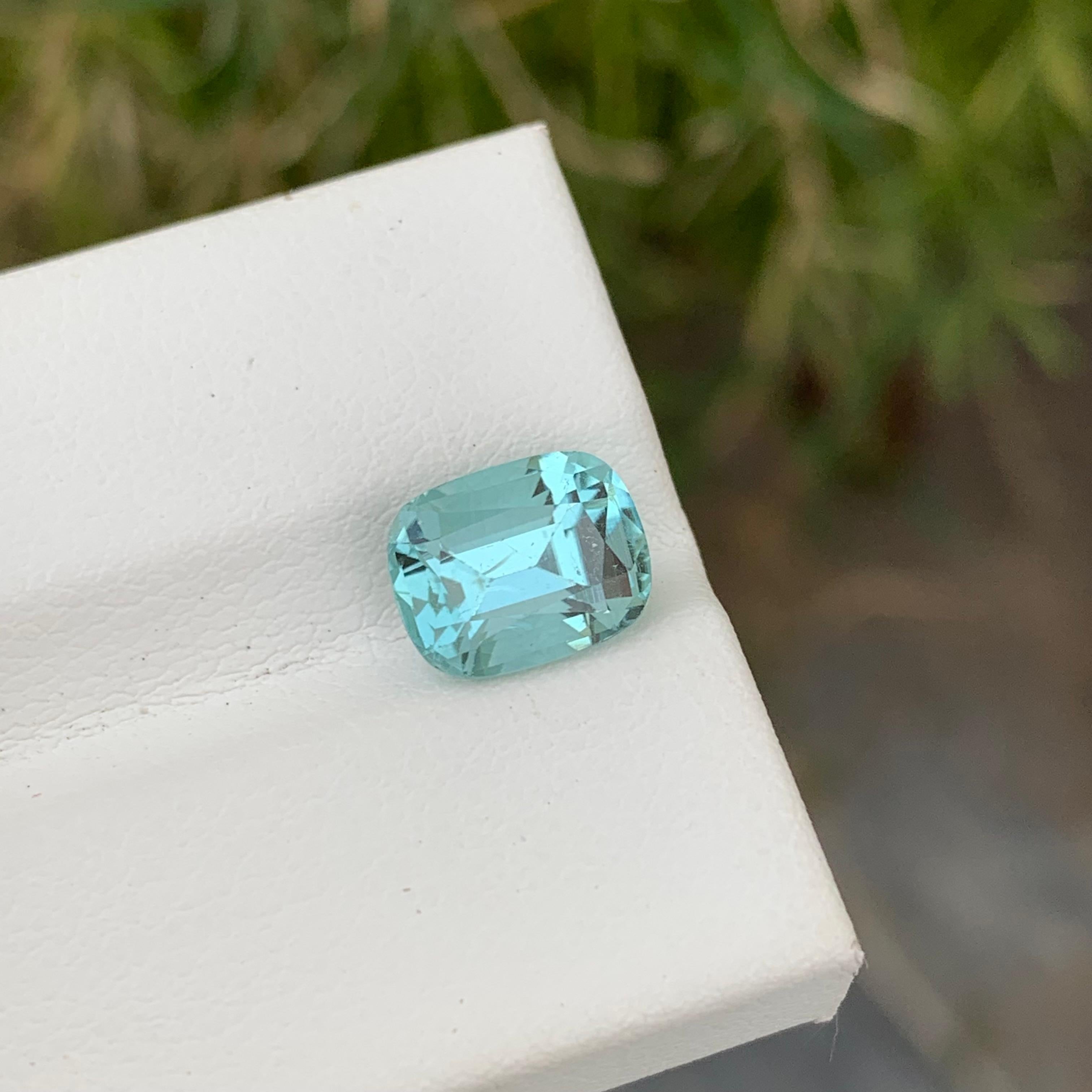 Suelta  Turmalina Seafoam

Peso: 2,60 quilates
Dimensión: 7,3 x 7,3 x 6,1 Mm
Color: Seafoam 
Origen: Afganistán
Certificado: A petición
Tratamiento: No

La turmalina es una piedra preciosa cautivadora conocida por su notable variedad de colores, lo