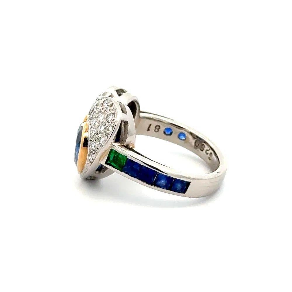 Platin- und Goldring mit 2,60 Karat herzblauem Saphir, Diamant und Smaragd Damen im Angebot