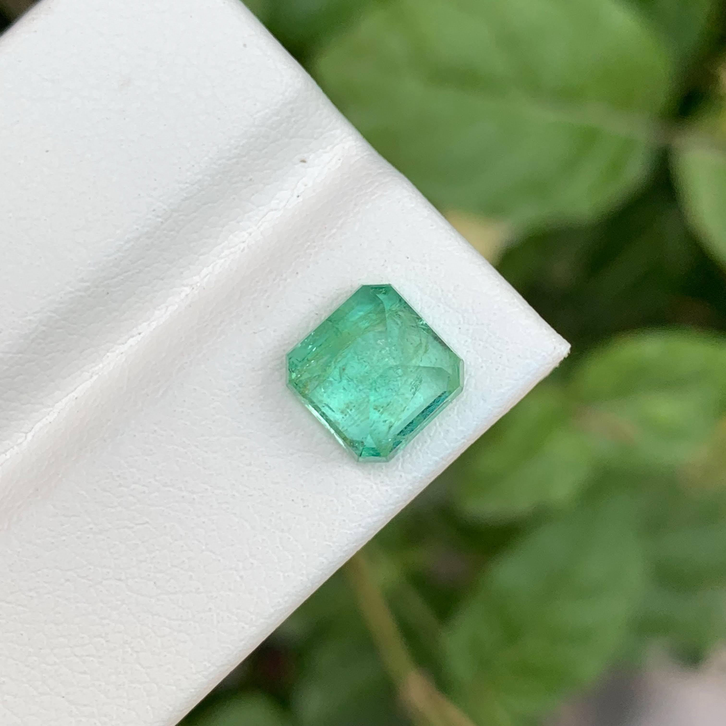 Moderne 2.60 Carat Loose Light Green Emerald Stone Asscher Cut Natural Afghan Gemstone (pierre précieuse afghane) en vente