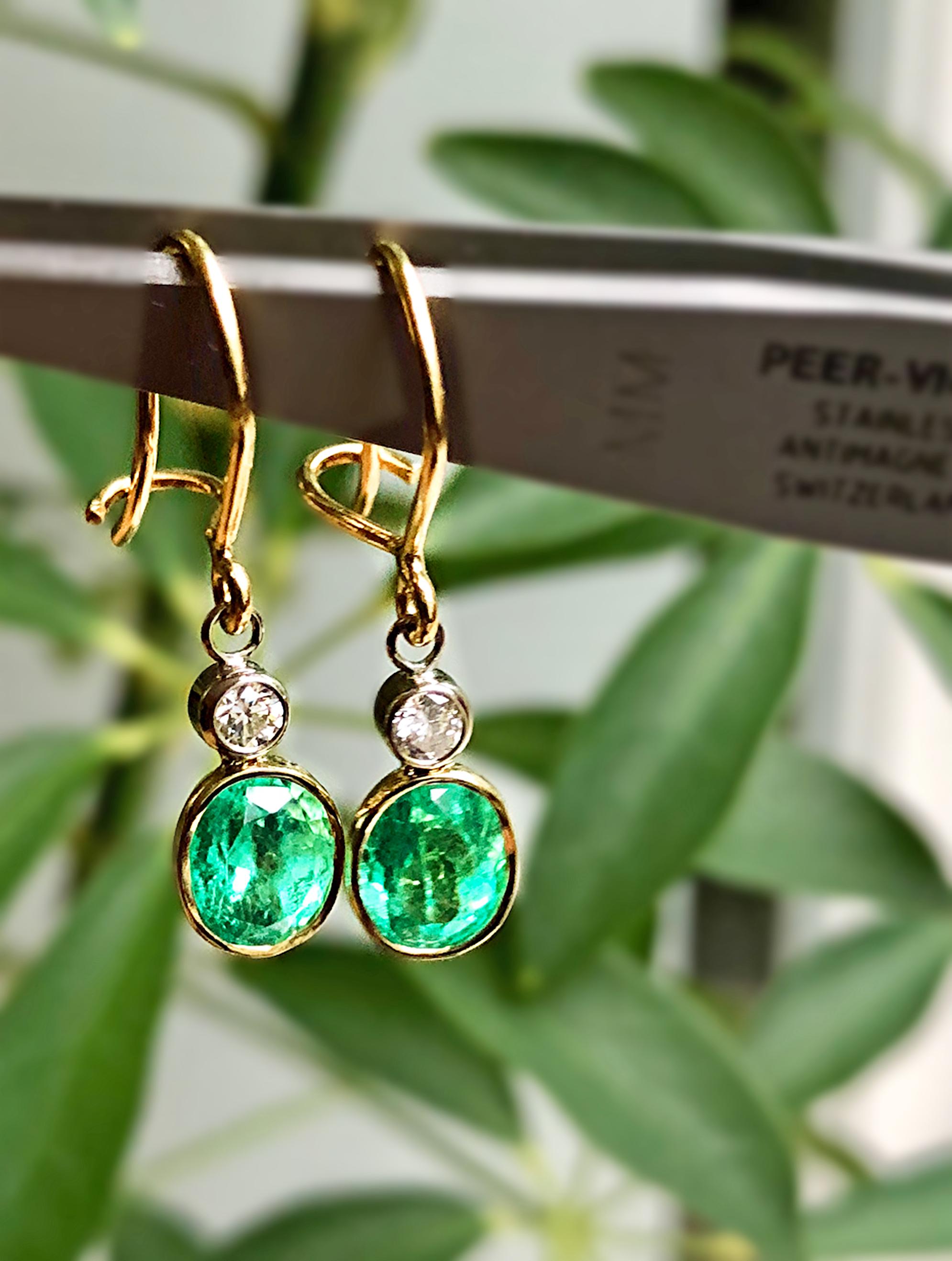 Oval Cut 2.60 Carat Natural Colombian Emerald Diamond Drop Earrings 18 Karat Gold For Sale