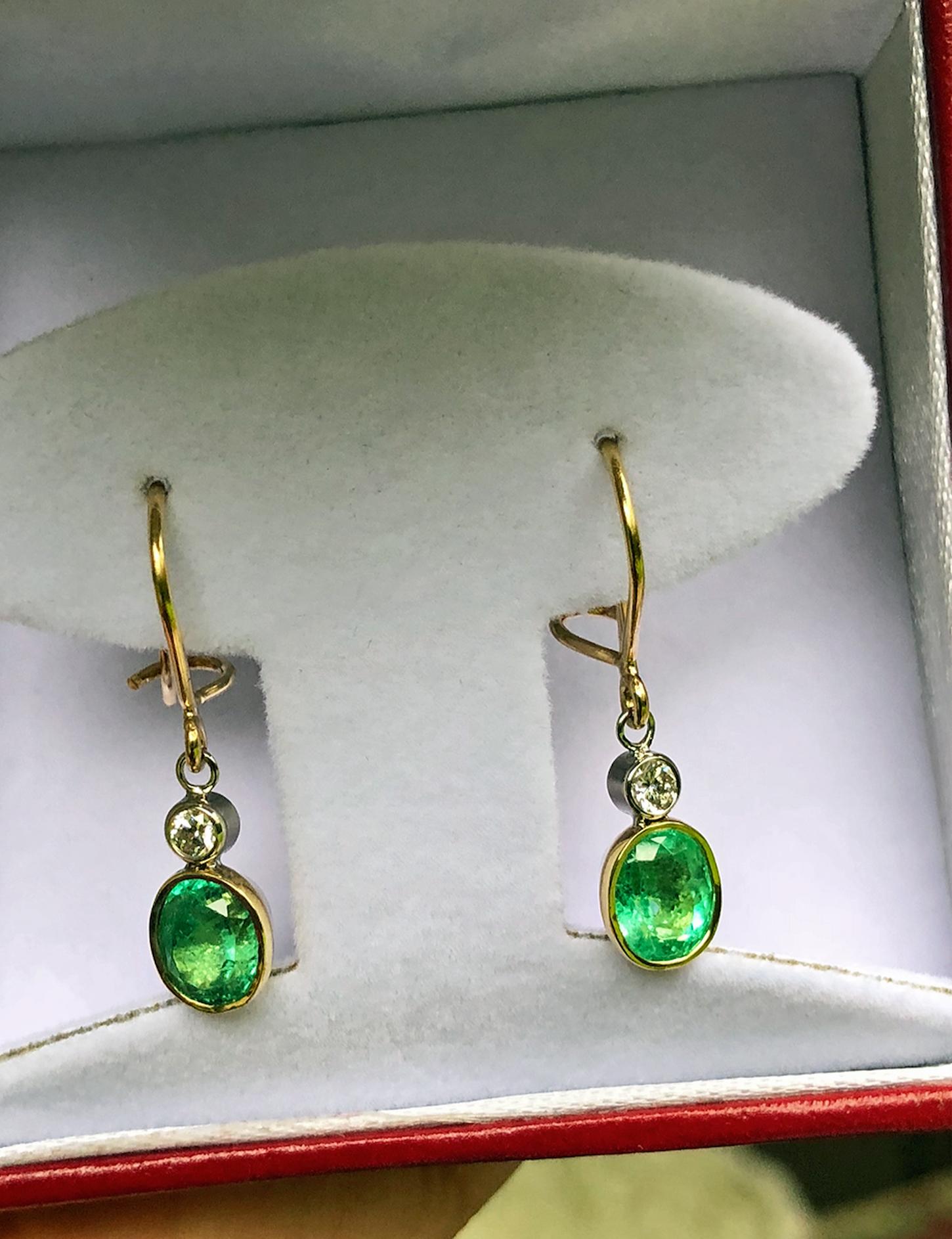 2.60 Carat Natural Colombian Emerald Diamond Drop Earrings 18 Karat Gold For Sale 3
