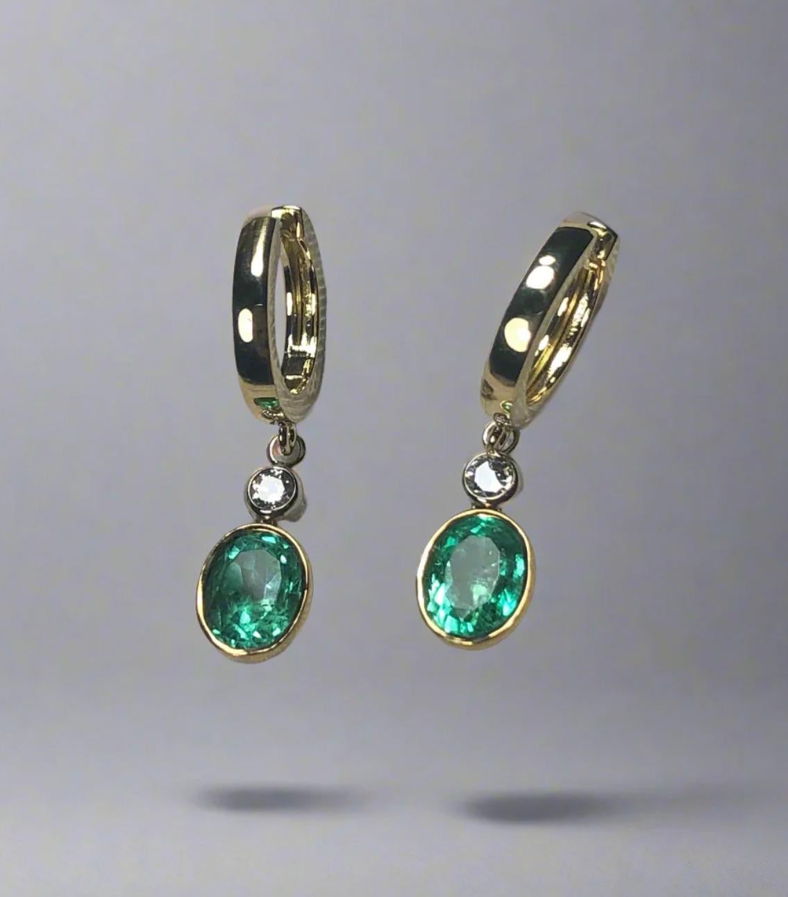 2.60 Carat Natural Colombian Emerald Diamond Drop Earrings 18 Karat Gold For Sale 5