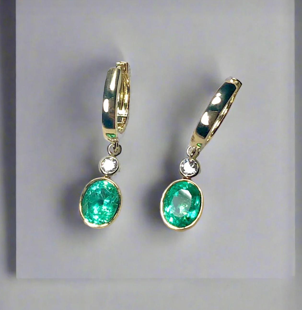 Women's 2.60 Carat Natural Colombian Emerald Diamond Drop Earrings 18 Karat Gold For Sale