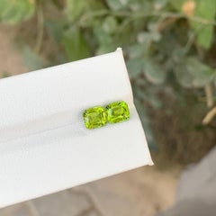 2.60 Carat Natural Loose Apple Green Peridot Pair Cushion Cut Pakistani Gemstone (pierre précieuse pakistanaise)