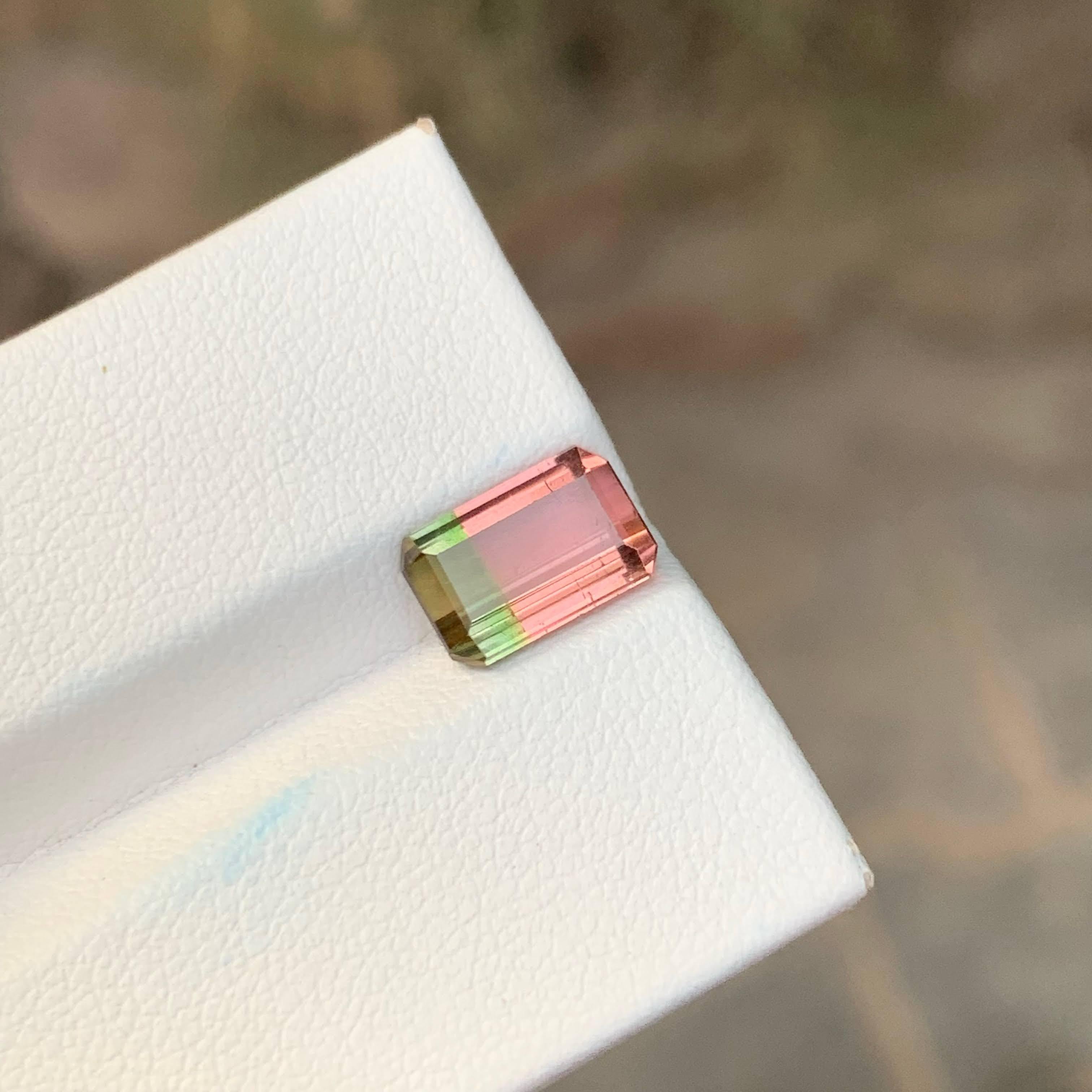 2.60 Carat Natural Loose Bi Color Tourmaline Stone Cushion Cut African Gemstone (Moderne) im Angebot