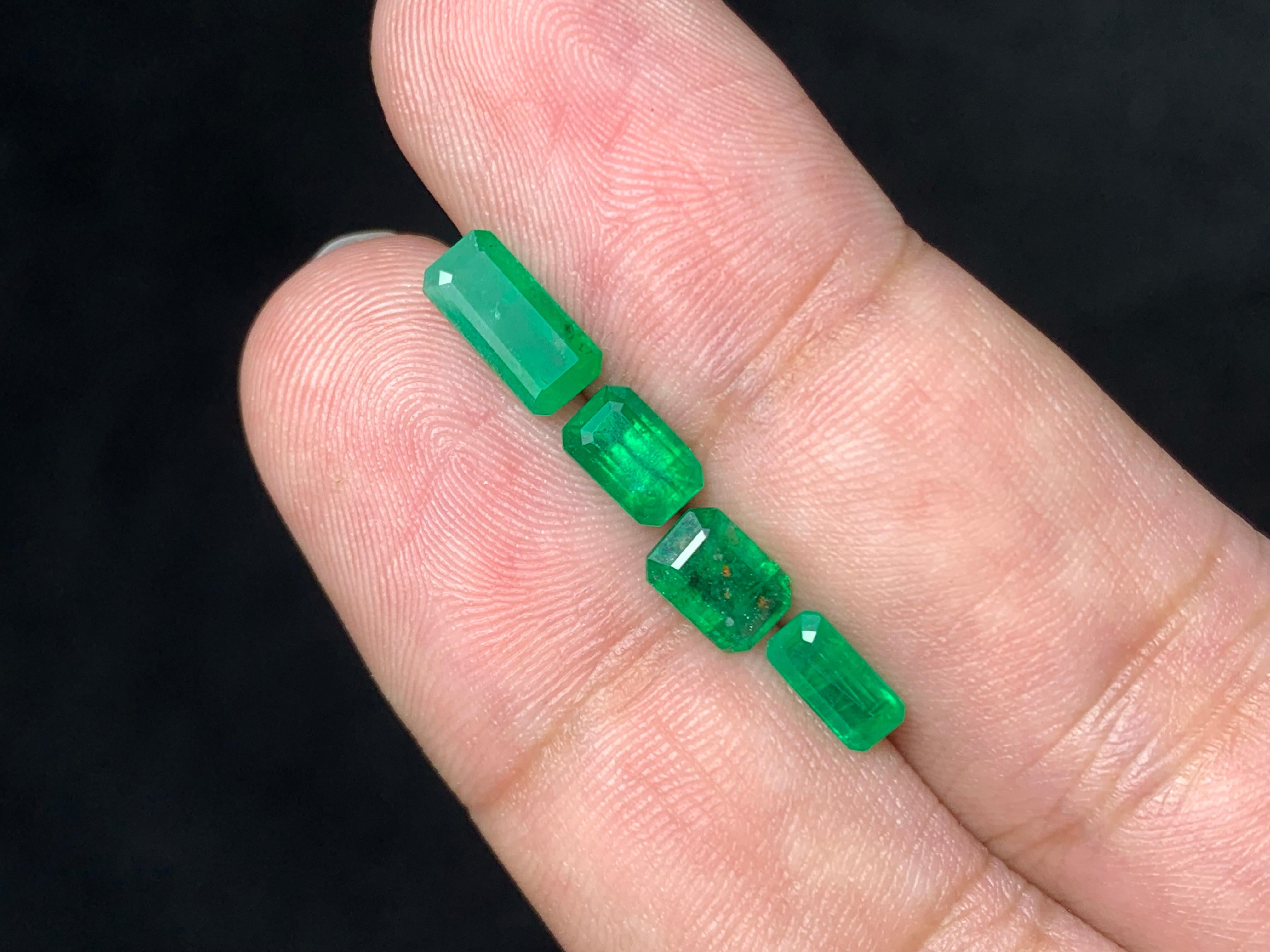 Women's or Men's 2.60 Carat Natural Loose Emerald Lot From Swat Mine, Pakistan For Sale