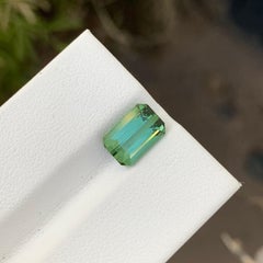 2.60 carati di tormalina verde naturale sfusa a forma di smeraldo dalla miniera di terra