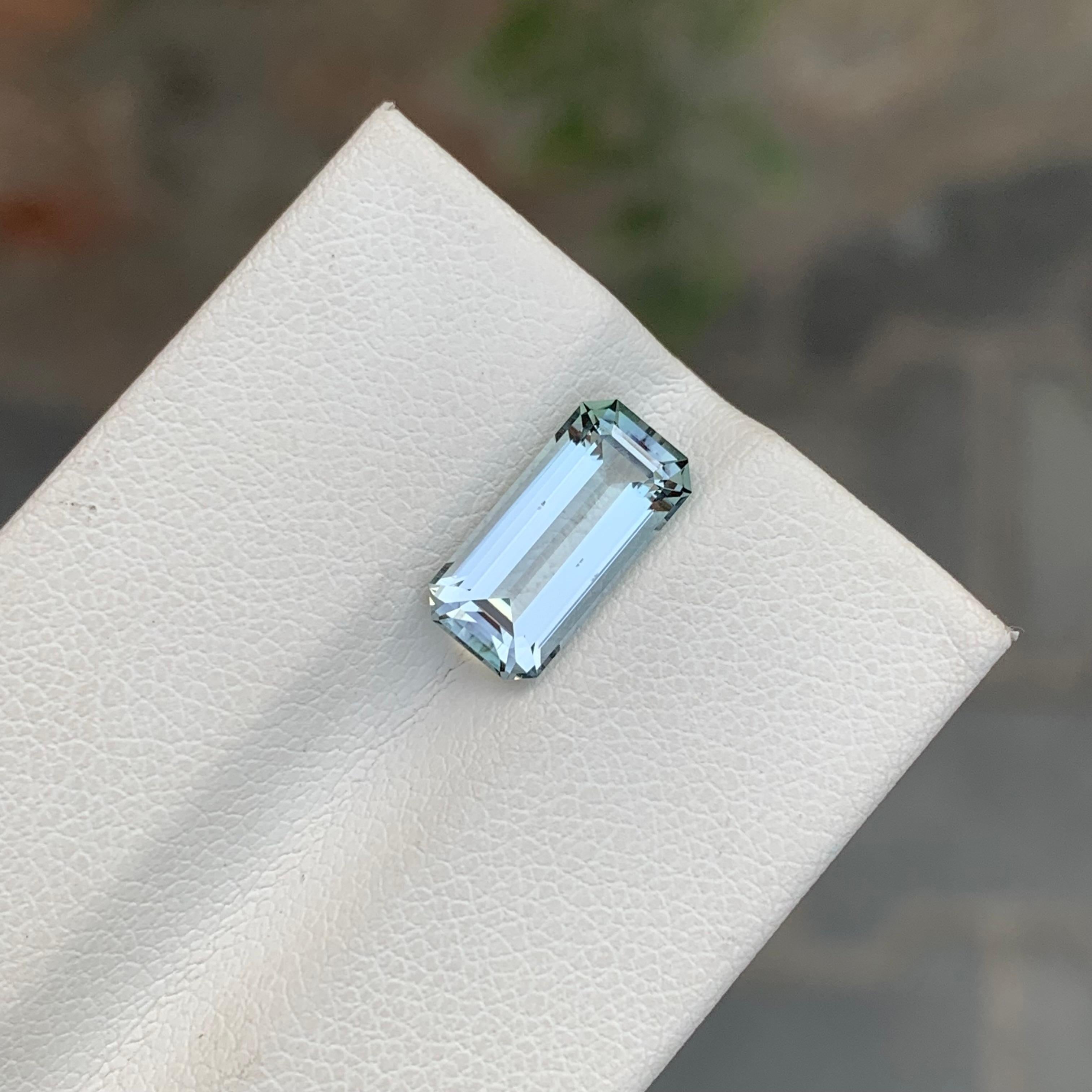 Pierre précieuse naturelle non sertie de 2.60 carats, tourmaline émeraude de forme émeraude en vente 4