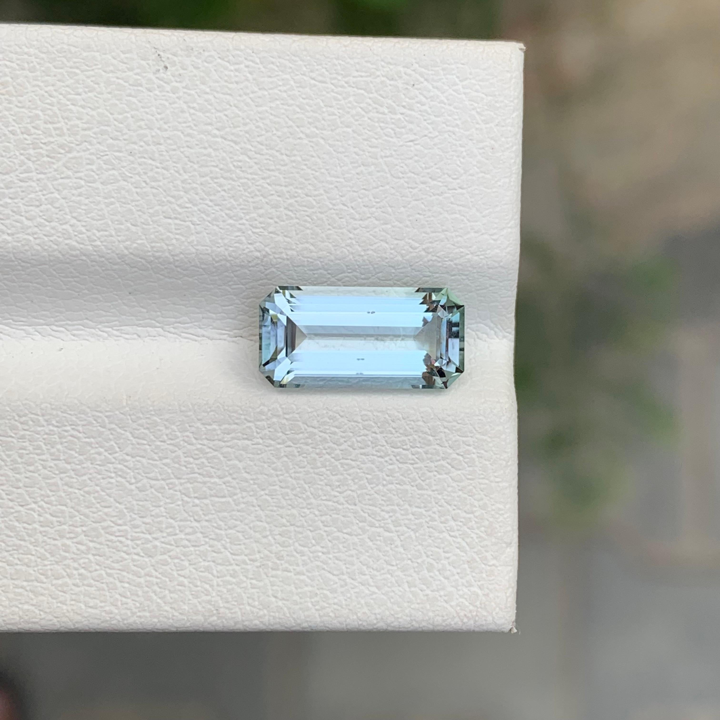 Pierre précieuse naturelle non sertie de 2.60 carats, tourmaline émeraude de forme émeraude en vente 1