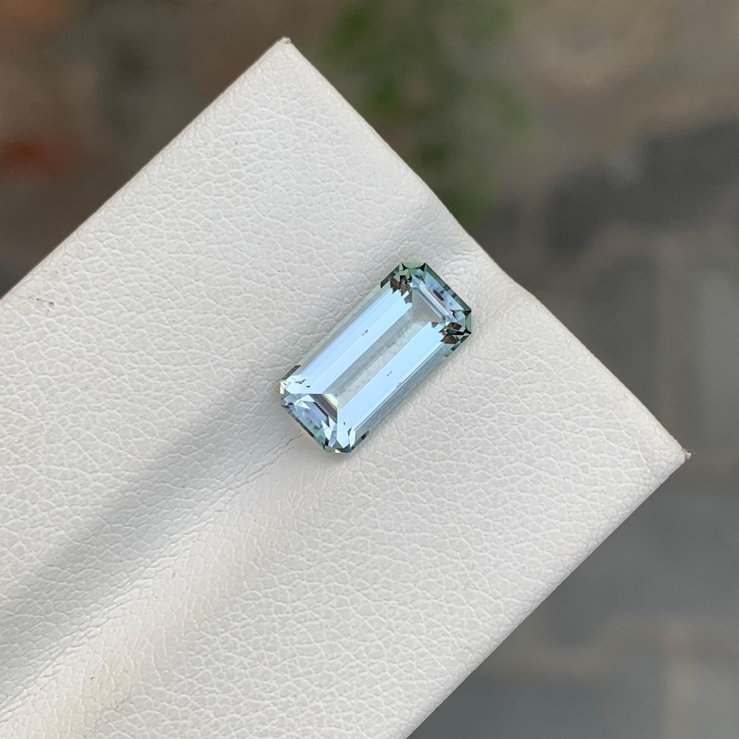 Pierre précieuse naturelle non sertie de 2.60 carats, tourmaline émeraude de forme émeraude en vente 3