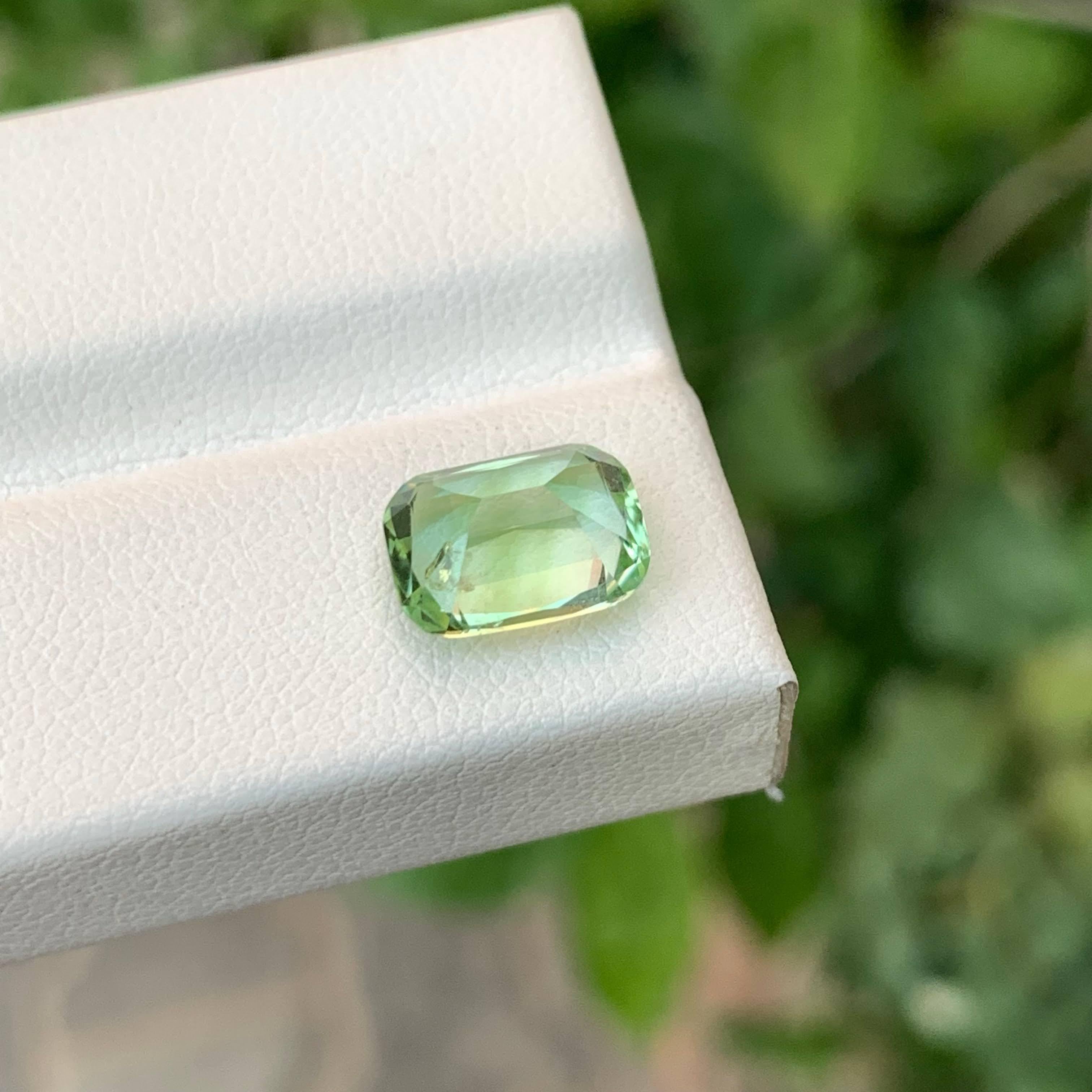 Moderne 2.60 Carat Natural Loose Mint Green Tourmaline Stone Cushion Cut Afghan Gemstone (pierre précieuse afghane) en vente