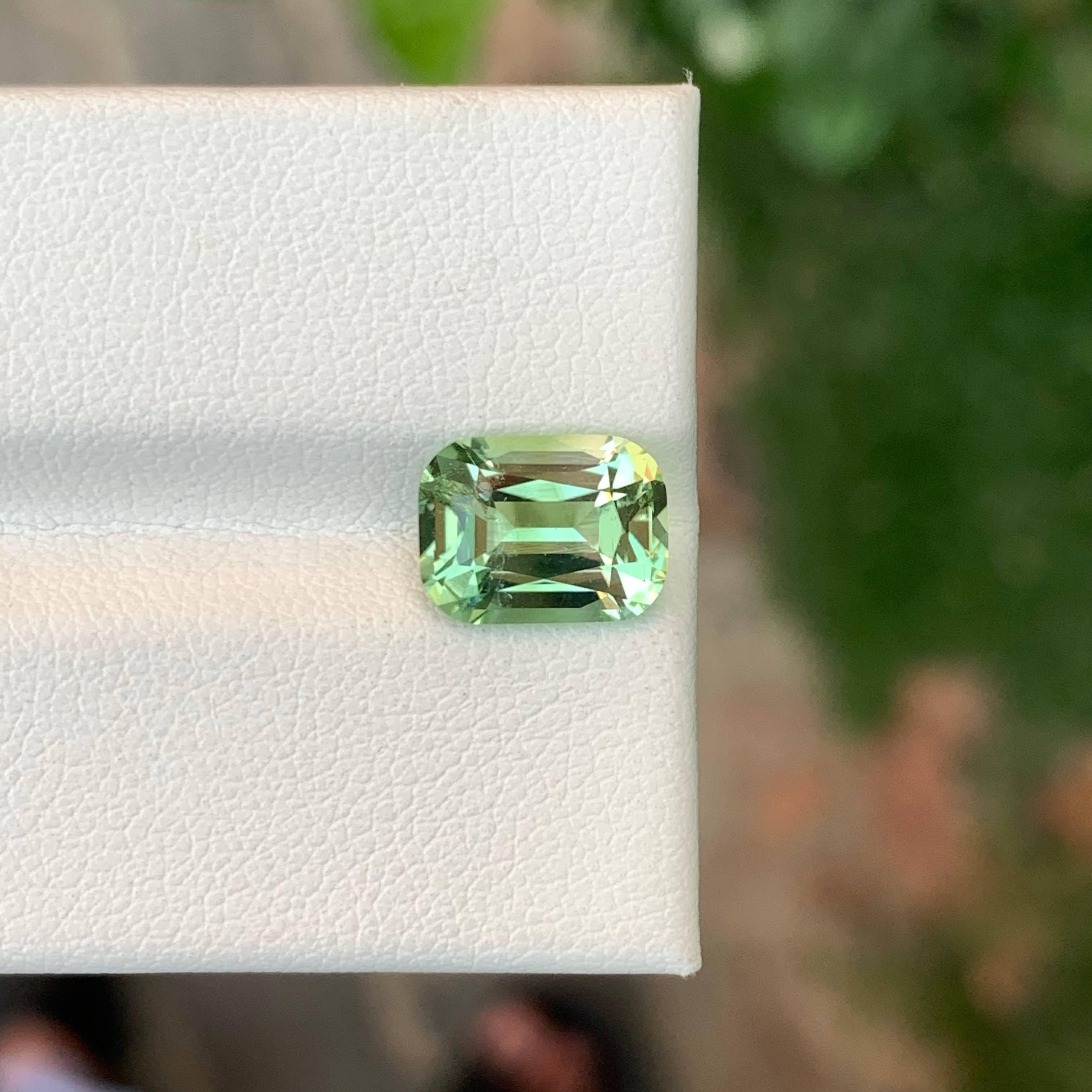 2.60 Carat Natural Loose Mint Green Tourmaline Stone Cushion Cut Afghan Gemstone (pierre précieuse afghane) Unisexe en vente
