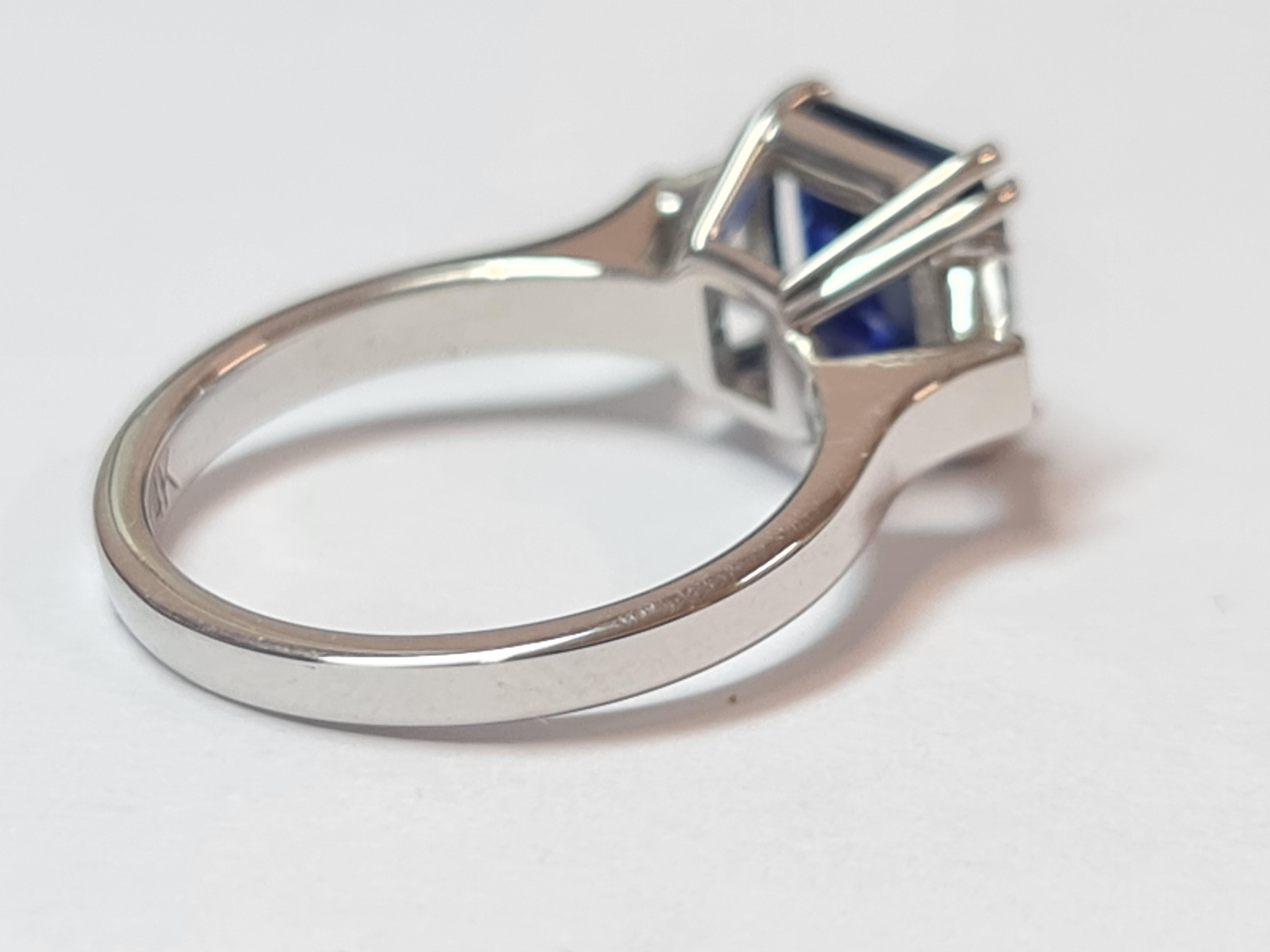 2.60 Carat Natural Sapphire Diamond Ring, 3 Stone Engagement Ring For Sale 1