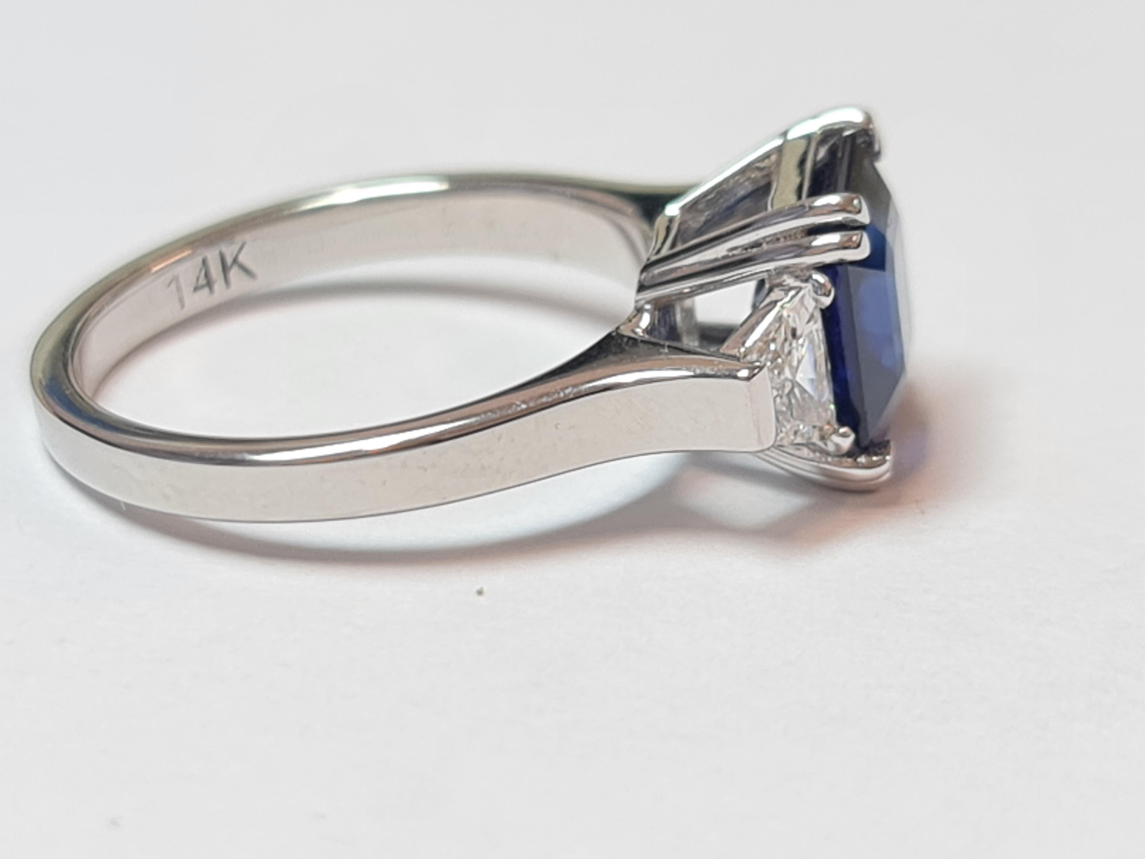 2.60 Carat Natural Sapphire Diamond Ring, 3 Stone Engagement Ring For Sale 2
