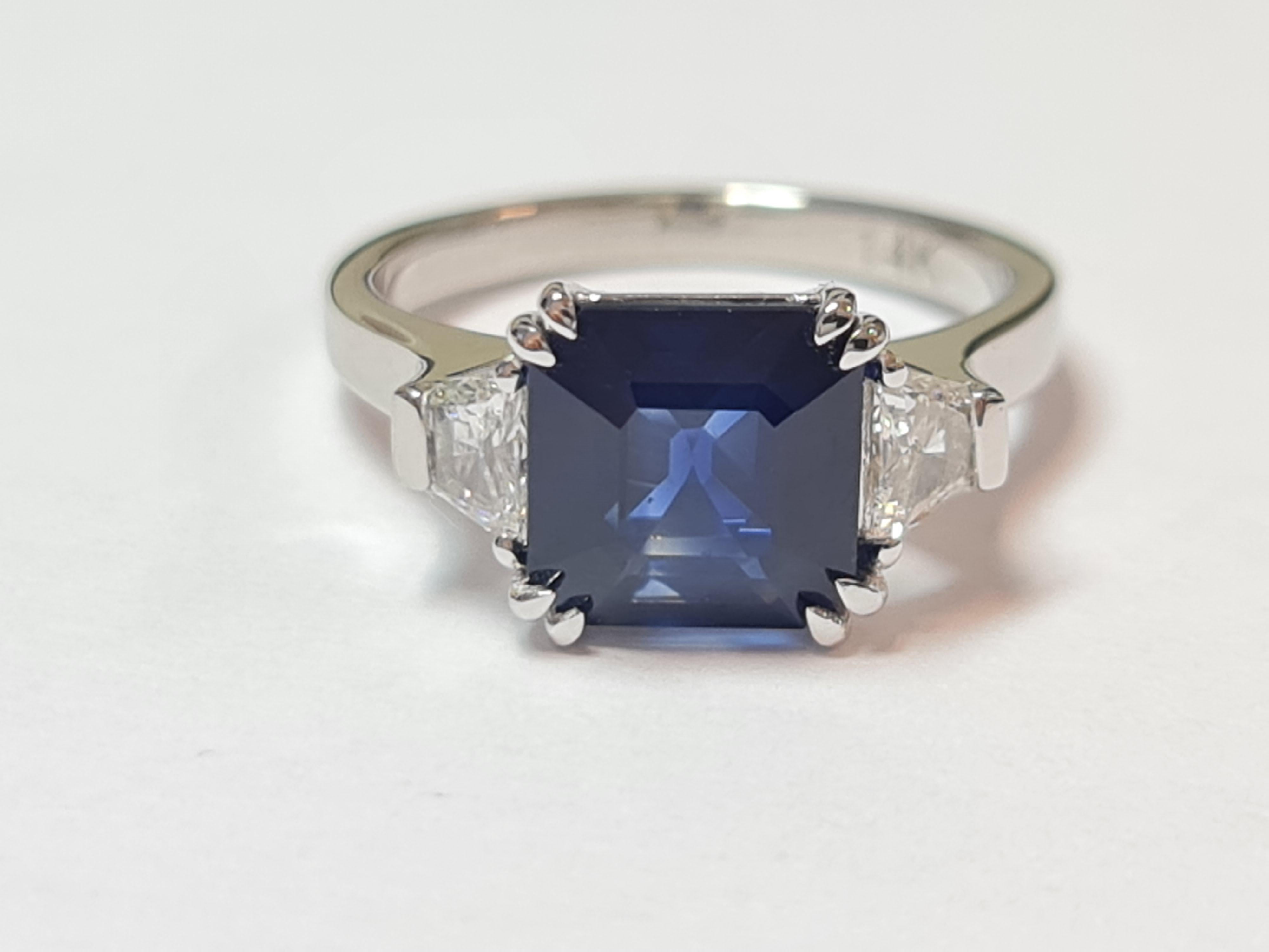 Anello di diamanti con zaffiro naturale da 2,60 carati, anello di fidanzamento con 3 pietre in vendita 6