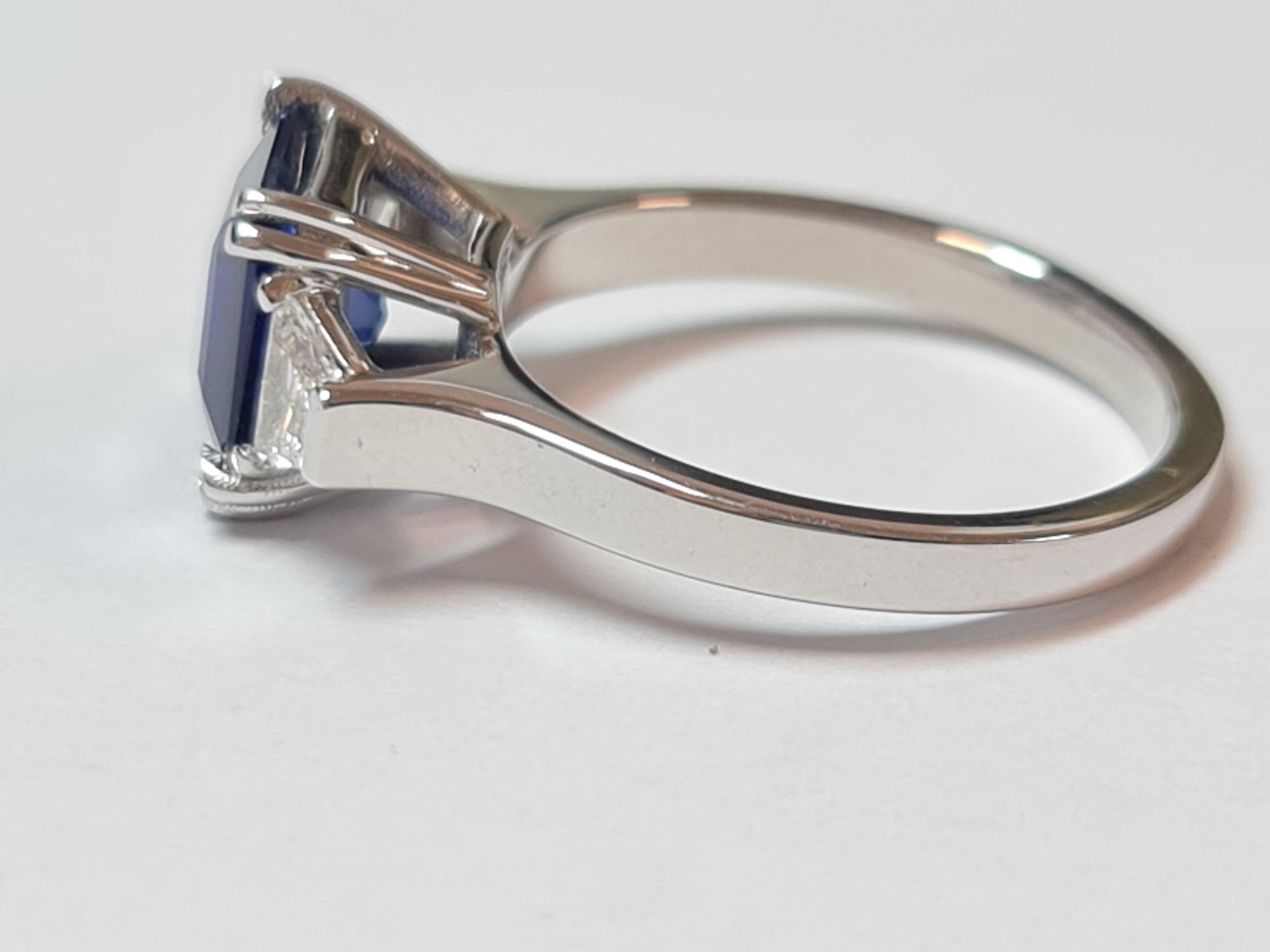 2.60 Carat Natural Sapphire Diamond Ring, 3 Stone Engagement Ring For Sale 5