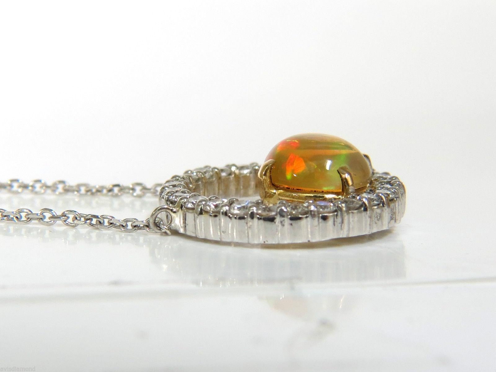 Round Cut 2.60 Carat Natural Vibrant Opal Diamond Necklace 14 Karat For Sale