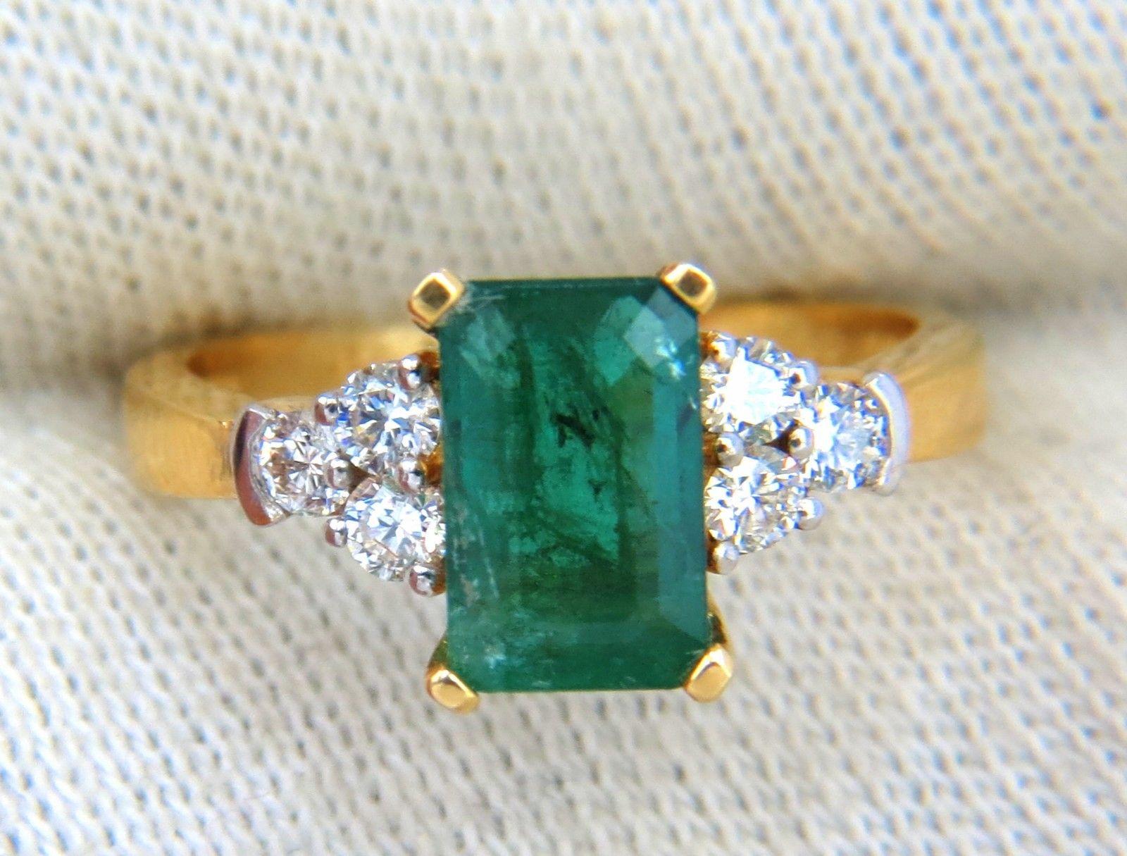 Emerald Cut 2.60 Carat Natural Vivid Bright Green Emerald Diamonds Ring 14 Karat