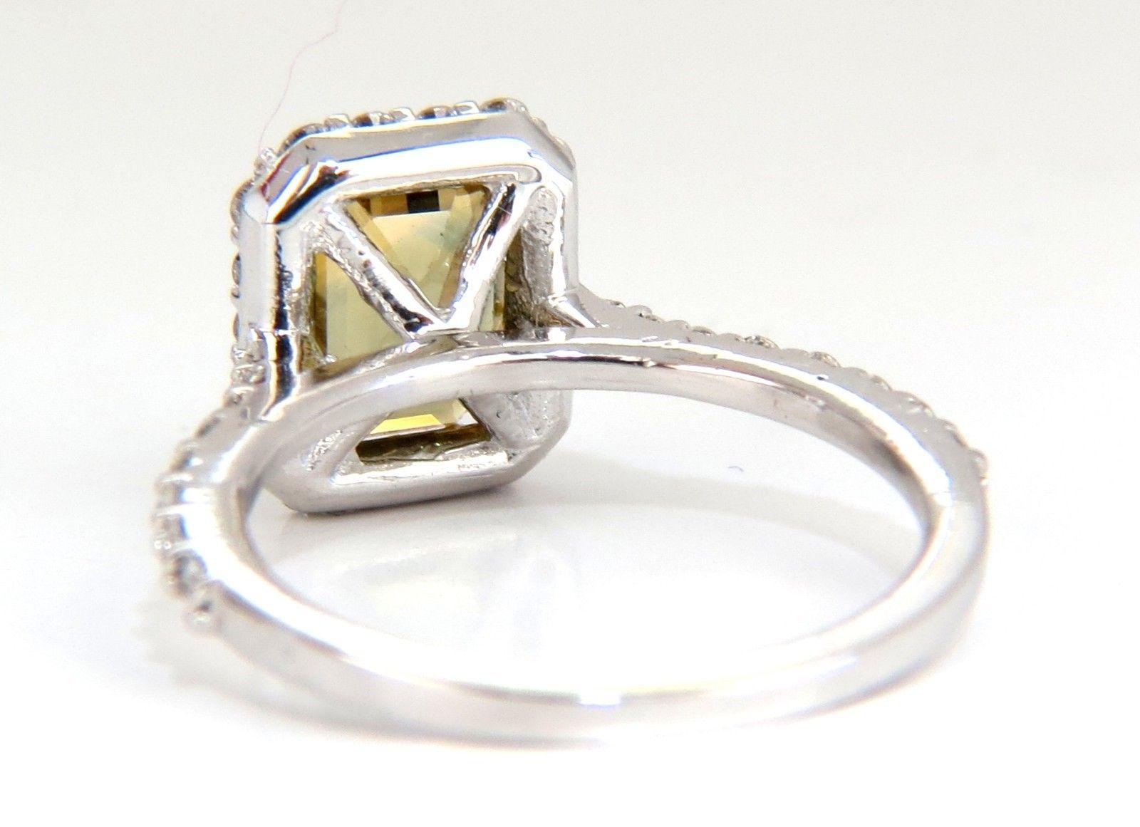 2.60 Carat Natural Vivid Golden Sapphire Diamonds Ring 14 Karat Halo Classic In New Condition For Sale In New York, NY