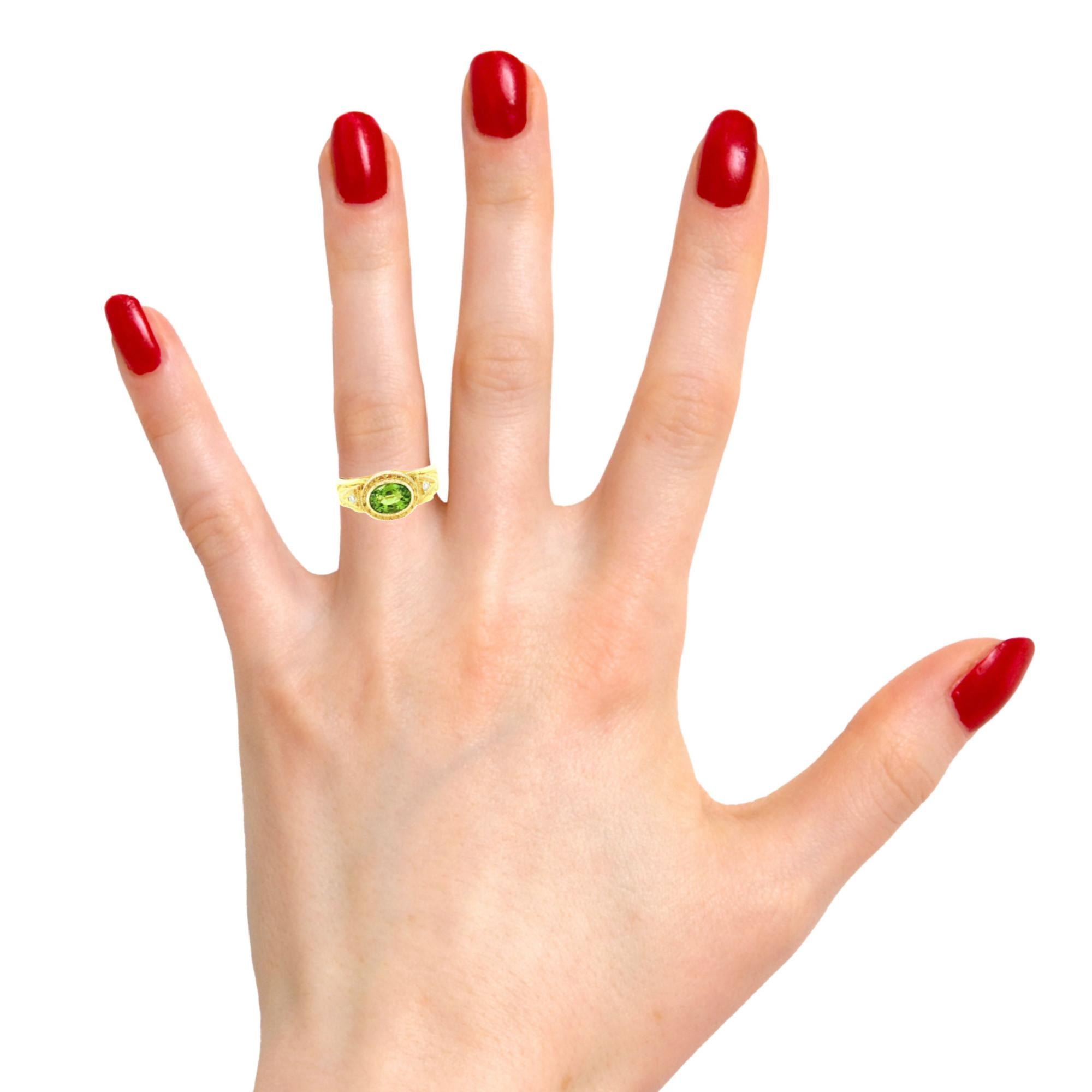 2.60 Carat Peridot and Diamond Yellow Gold Engraved Bezel Band Ring For Sale 5
