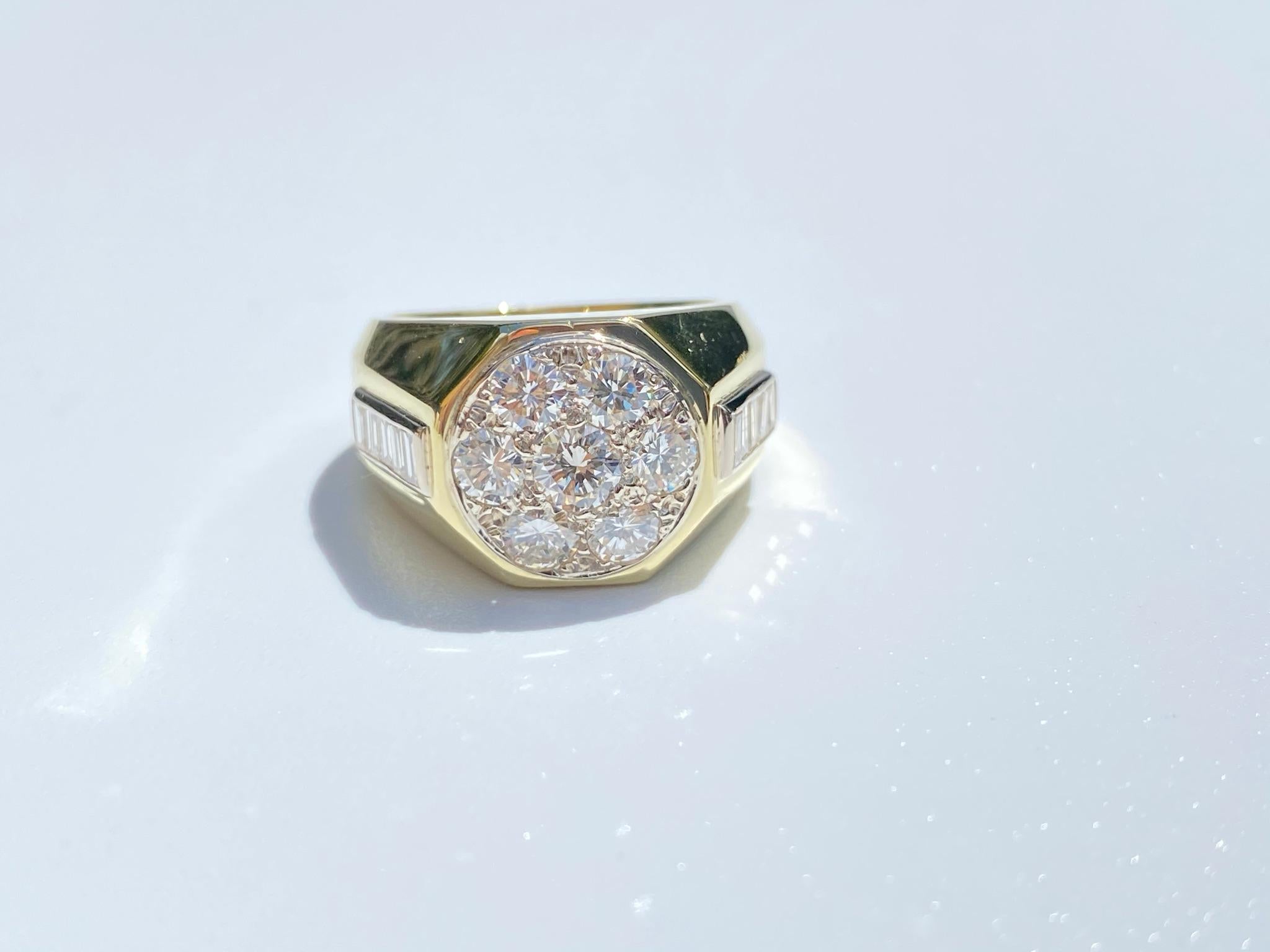 Modern 2.60 Carat Round-Brilliant Cut Diamond and 18K Yellow Gold Cluster Men's Ring