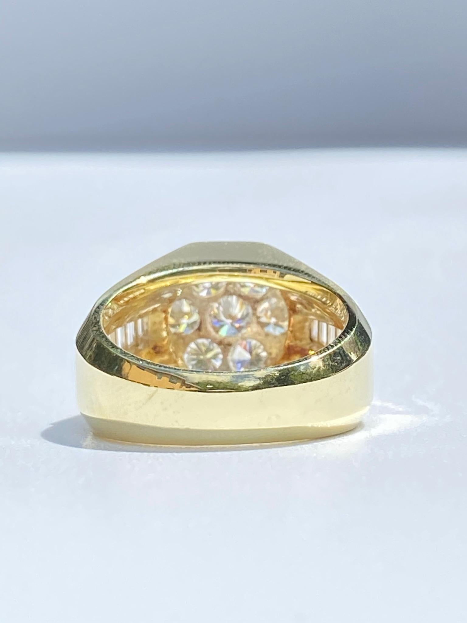 2.60 Carat Round-Brilliant Cut Diamond and 18K Yellow Gold Cluster Men's Ring In Excellent Condition In Miami, FL