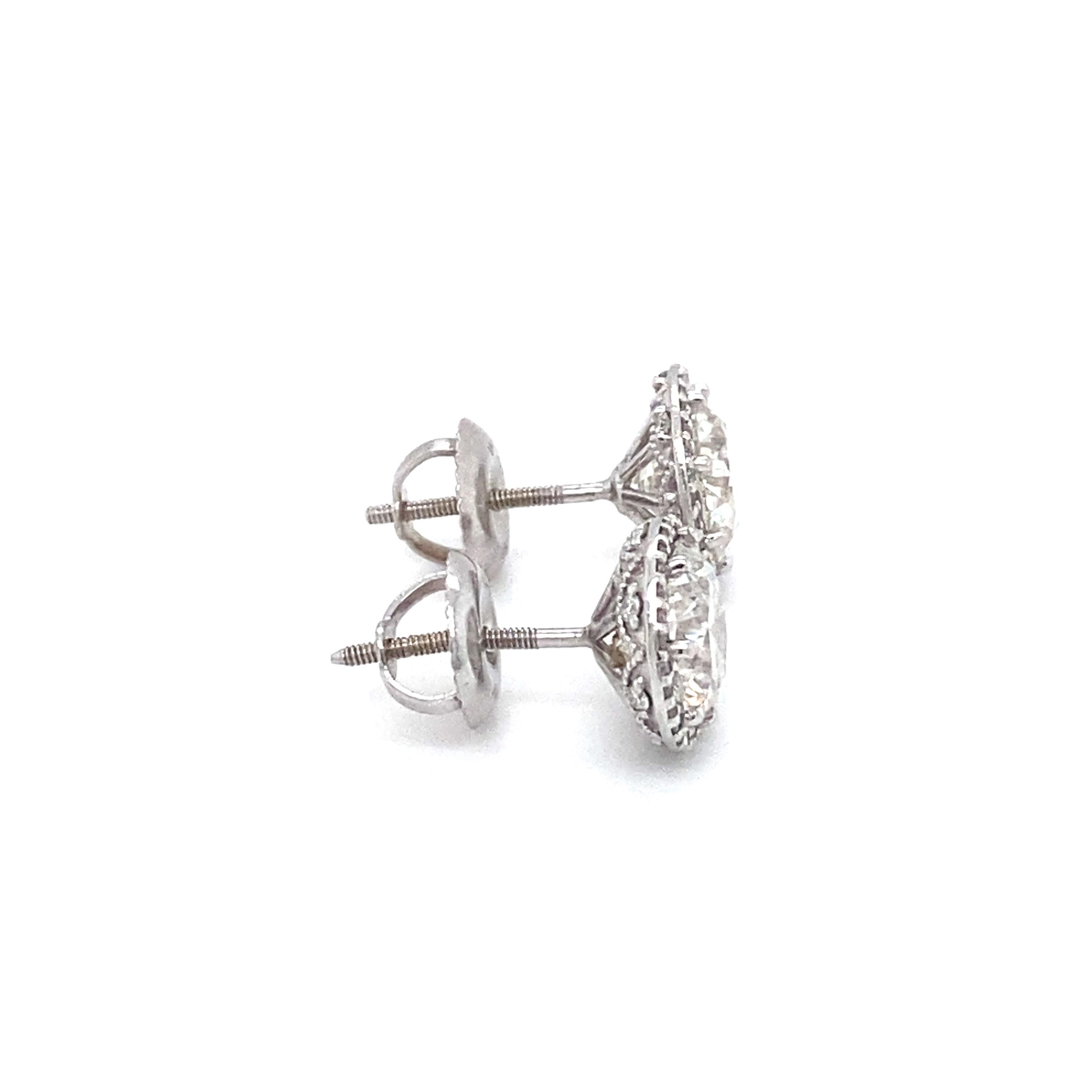 Moderne Clous d'oreilles en or blanc 14 carats avec halo de diamants ronds de 2,60 carats en vente