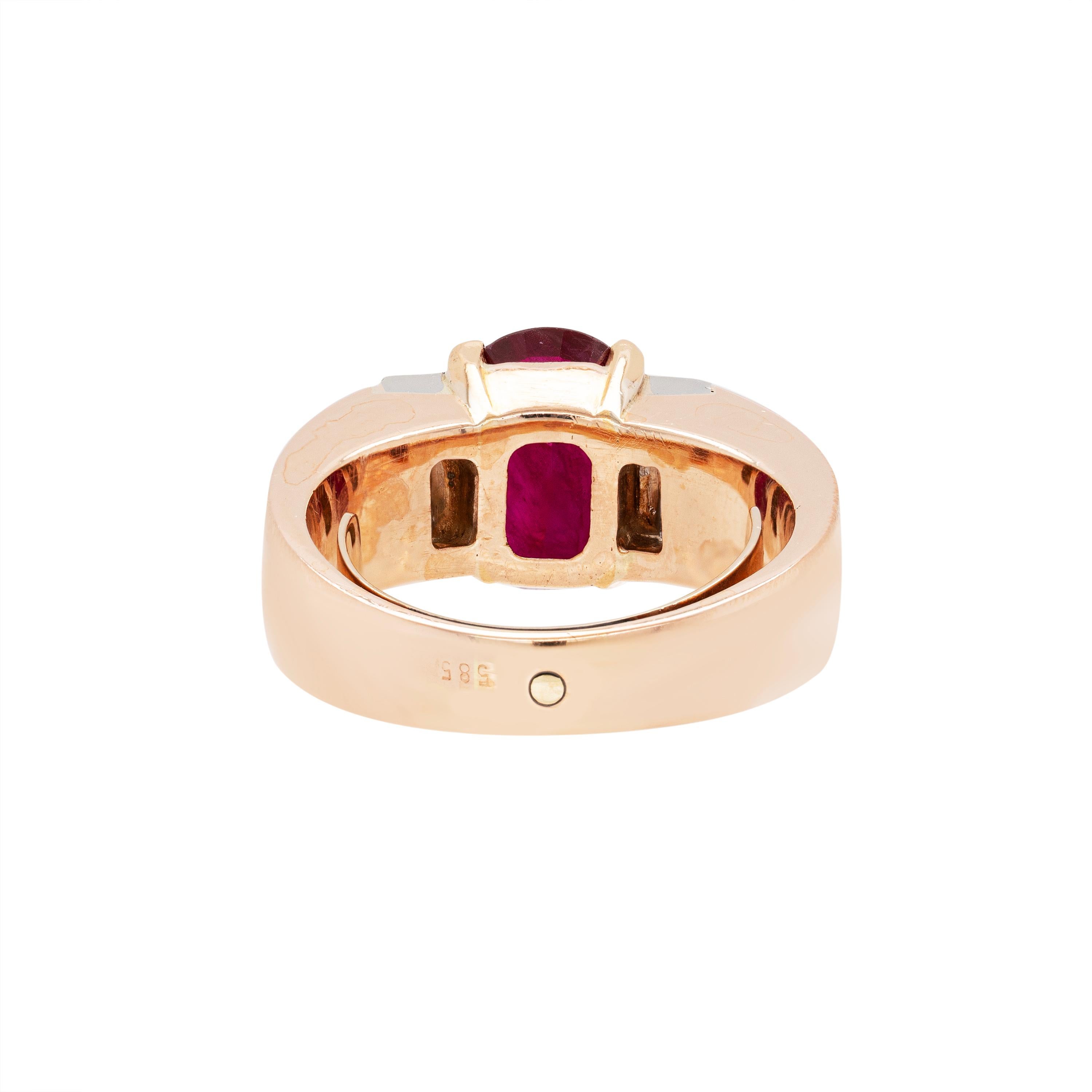 Oval Cut 2.60 Carat Ruby and Diamond 18 Carat Yellow Gold Ring, circa 1960s For Sale