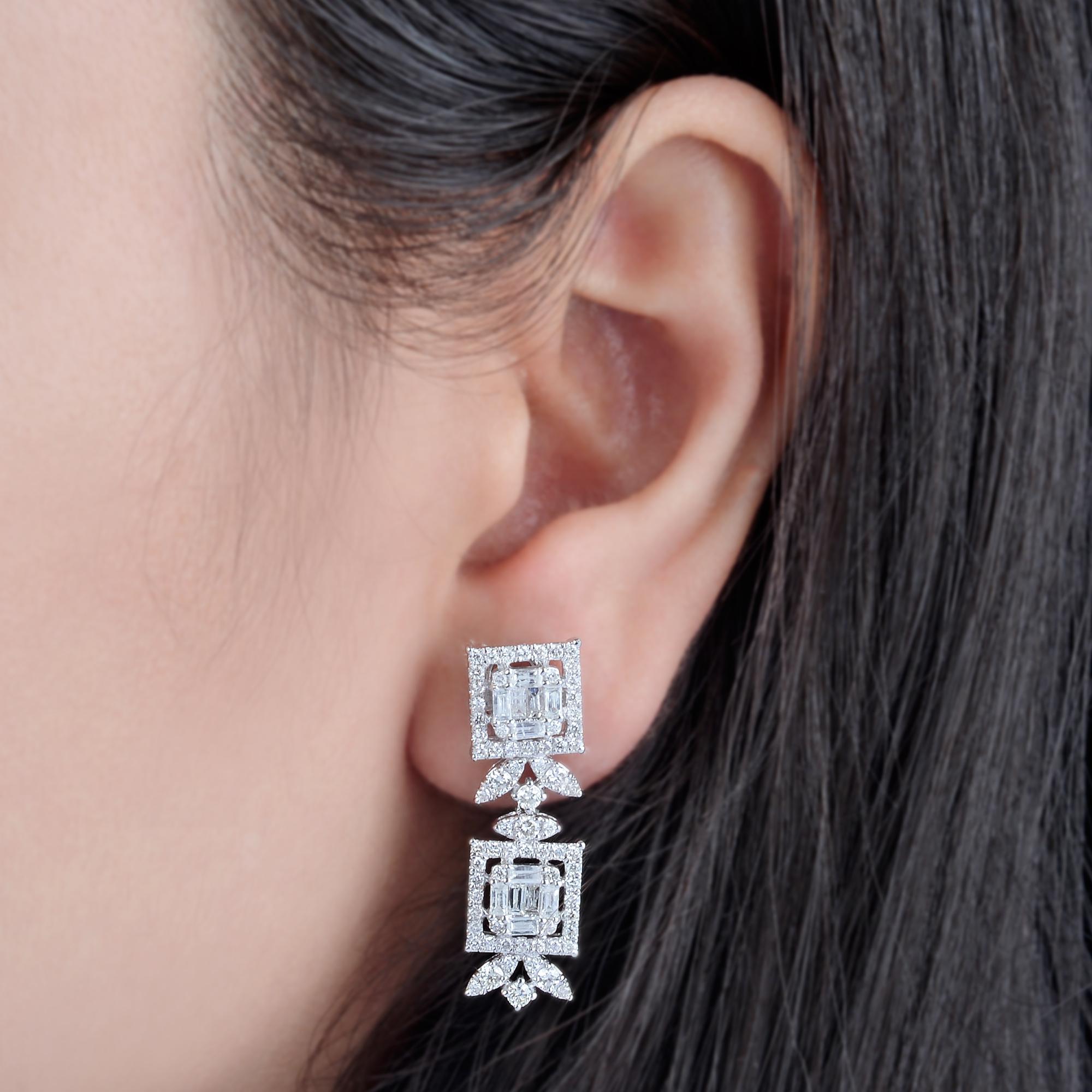 Modern 2.60 Carat SI/HI Baguette & Round Diamond Dangle Earrings 18 Karat White Gold For Sale