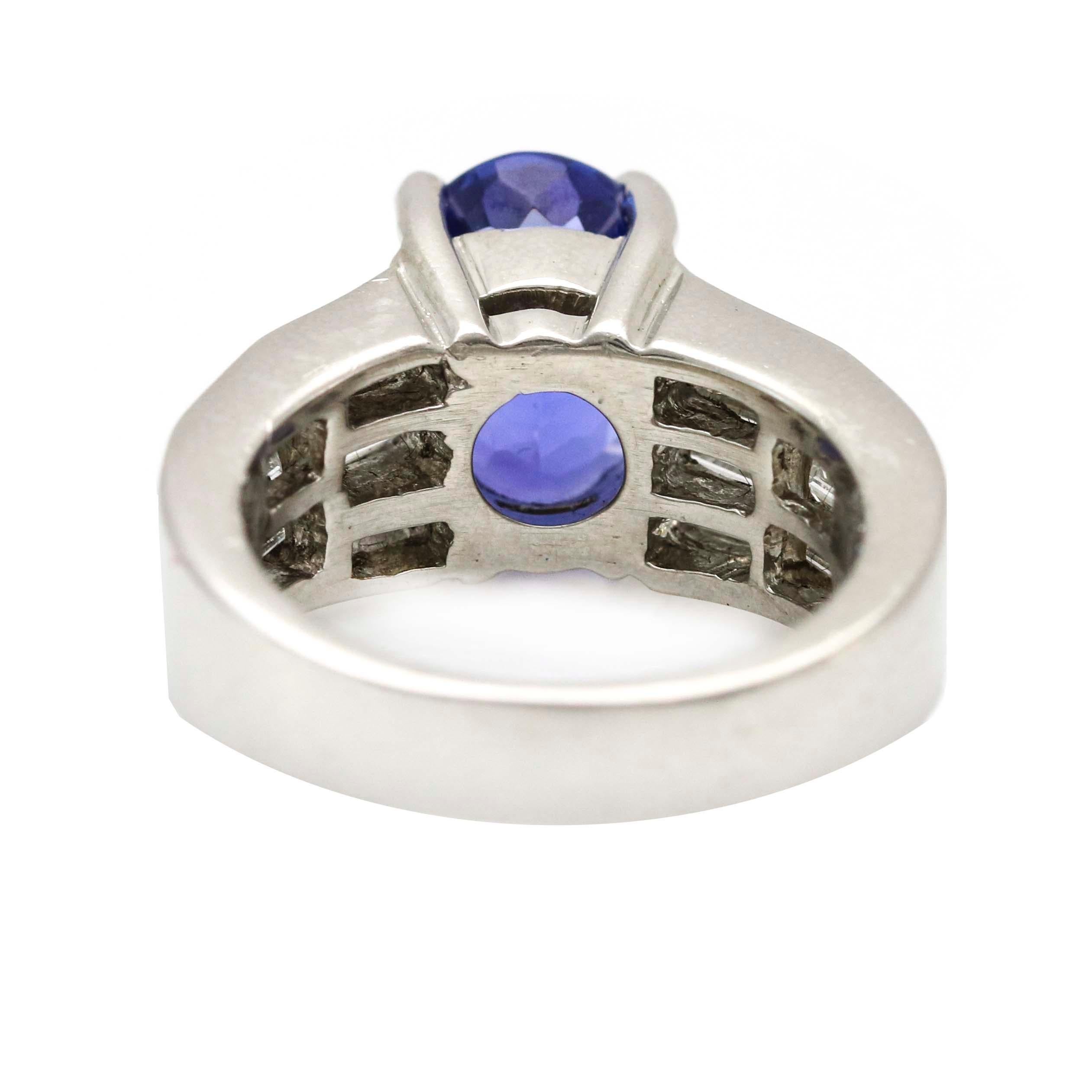 2.60 Carat Tanzanite and Diamond Platinum Cocktail Ring im Zustand „Gut“ im Angebot in Fort Lauderdale, FL