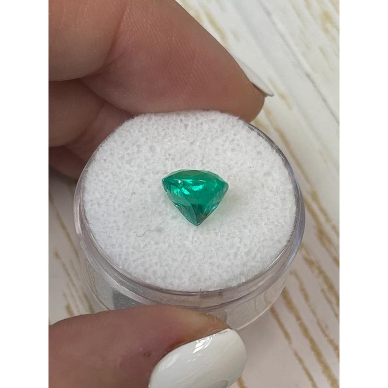 Women's 2.60 Carat Vivid Bluish Green Colombian Emerald - Cushion Cut Chivor May Births For Sale