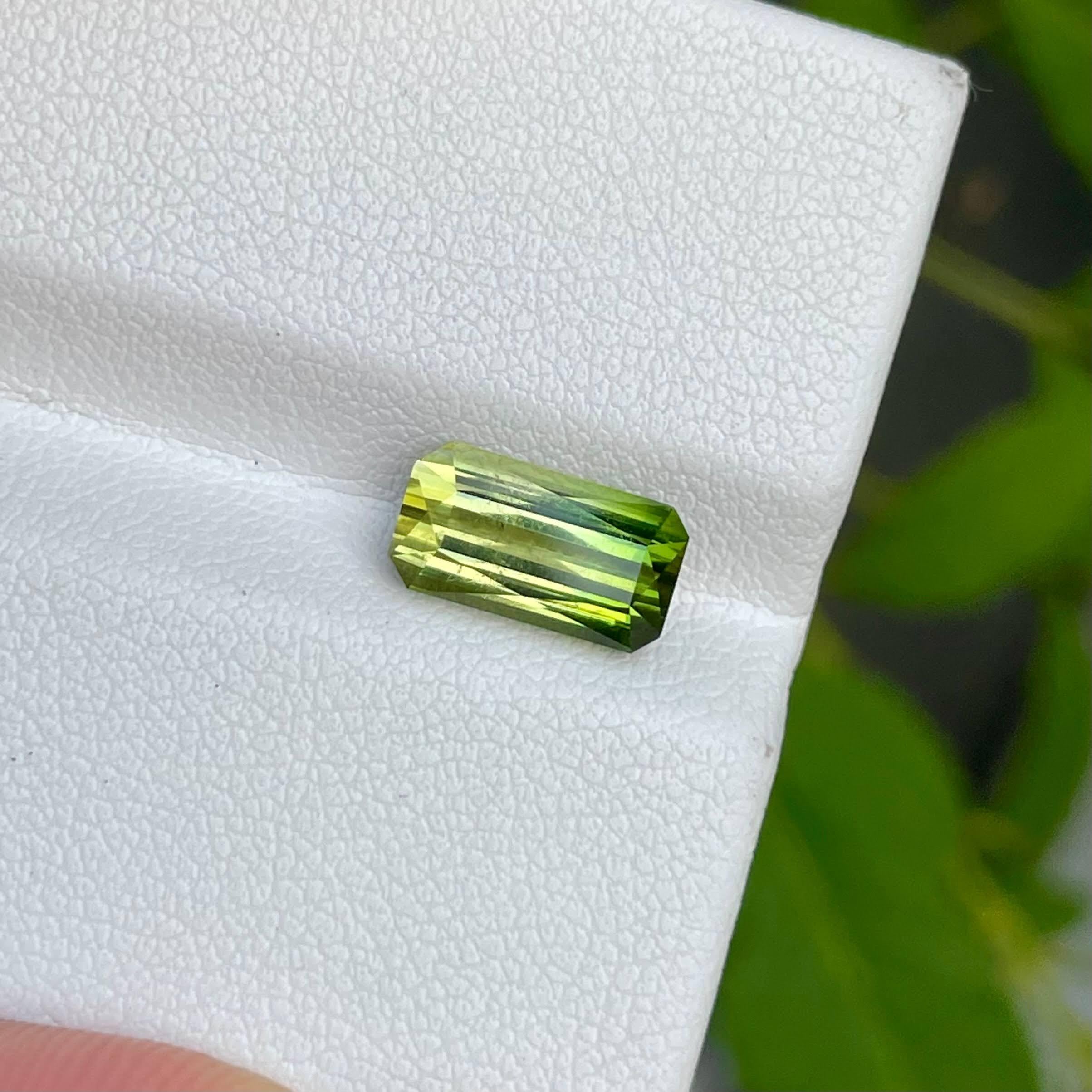 Women's or Men's 2.60 carats Bi-Color Loose Tourmaline Stone Emerald Cut Natural African Gemstone For Sale