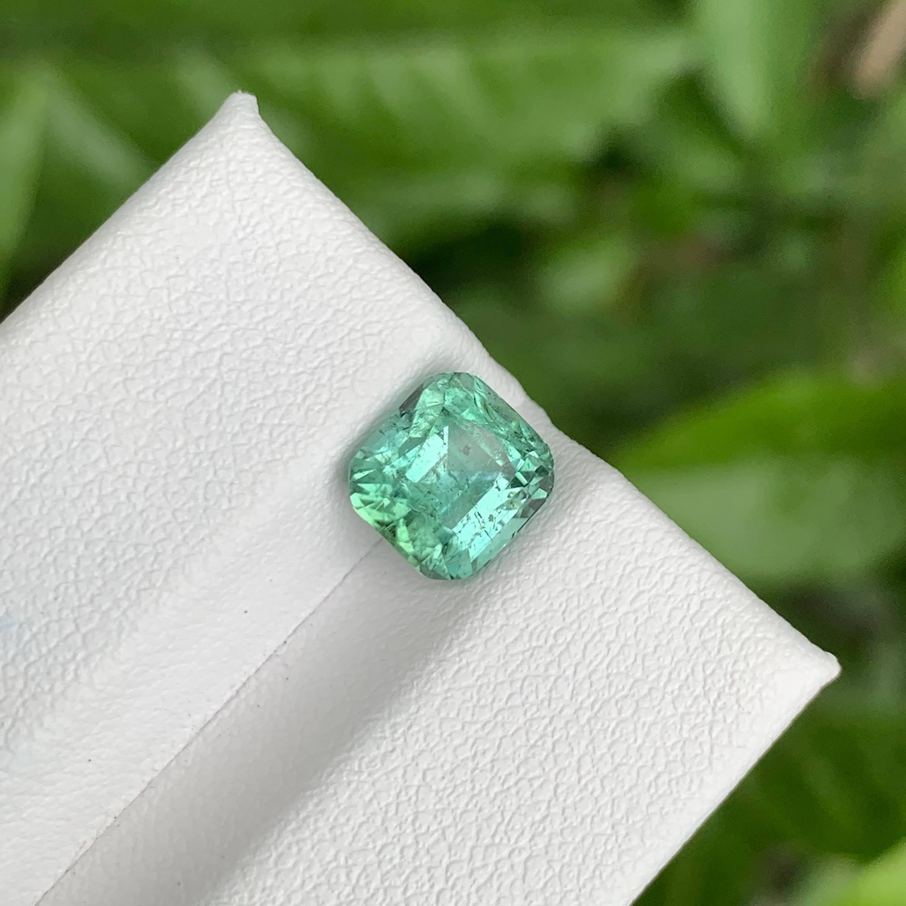 2,60 Karat Hellgrüner Turmalin Stein Cushion Cut Afghanischer Edelstein im Zustand „Neu“ im Angebot in Bangkok, TH