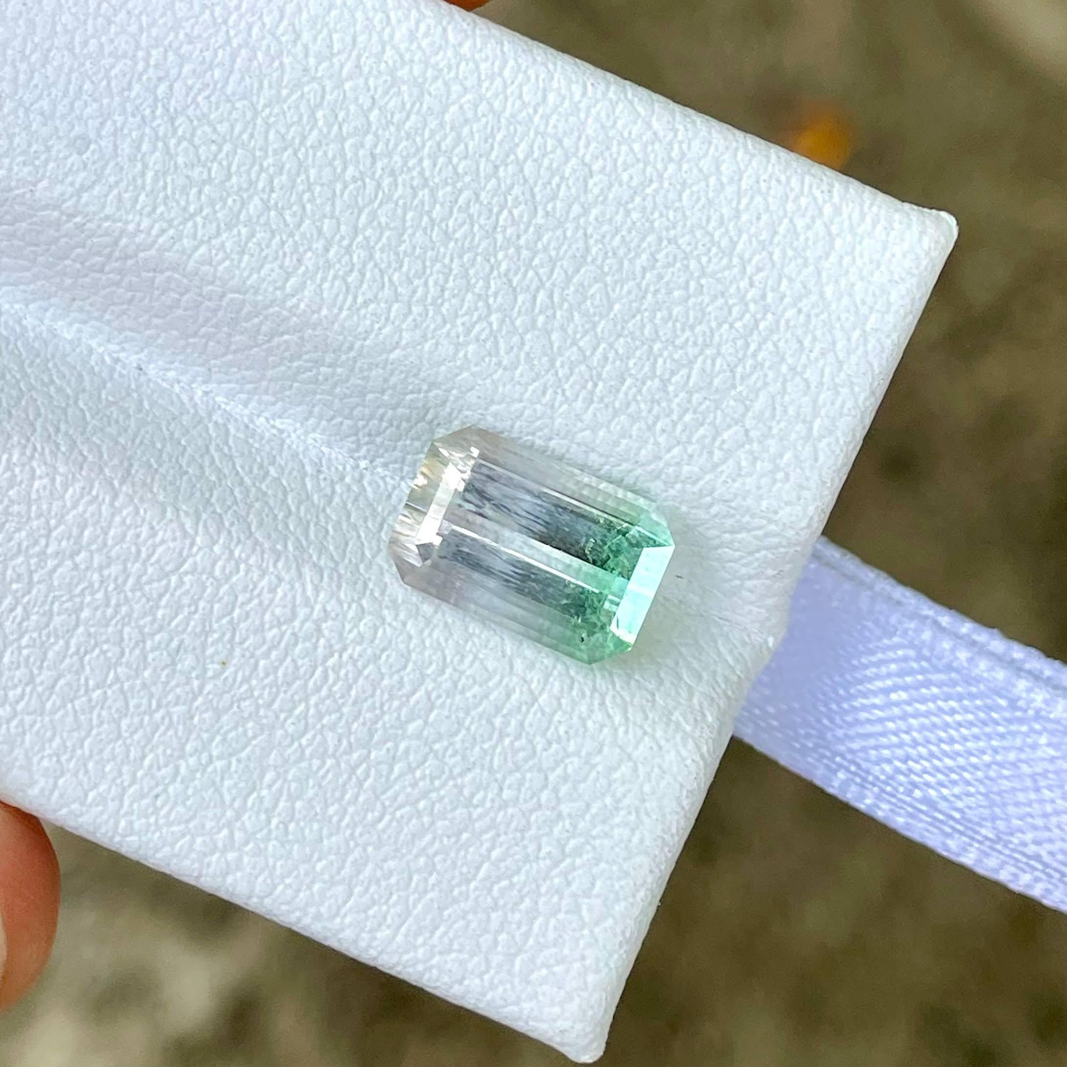 Moderne Pierre précieuse afghane taille émeraude, tourmaline bicolore non sertie de 2,60 carats en vente