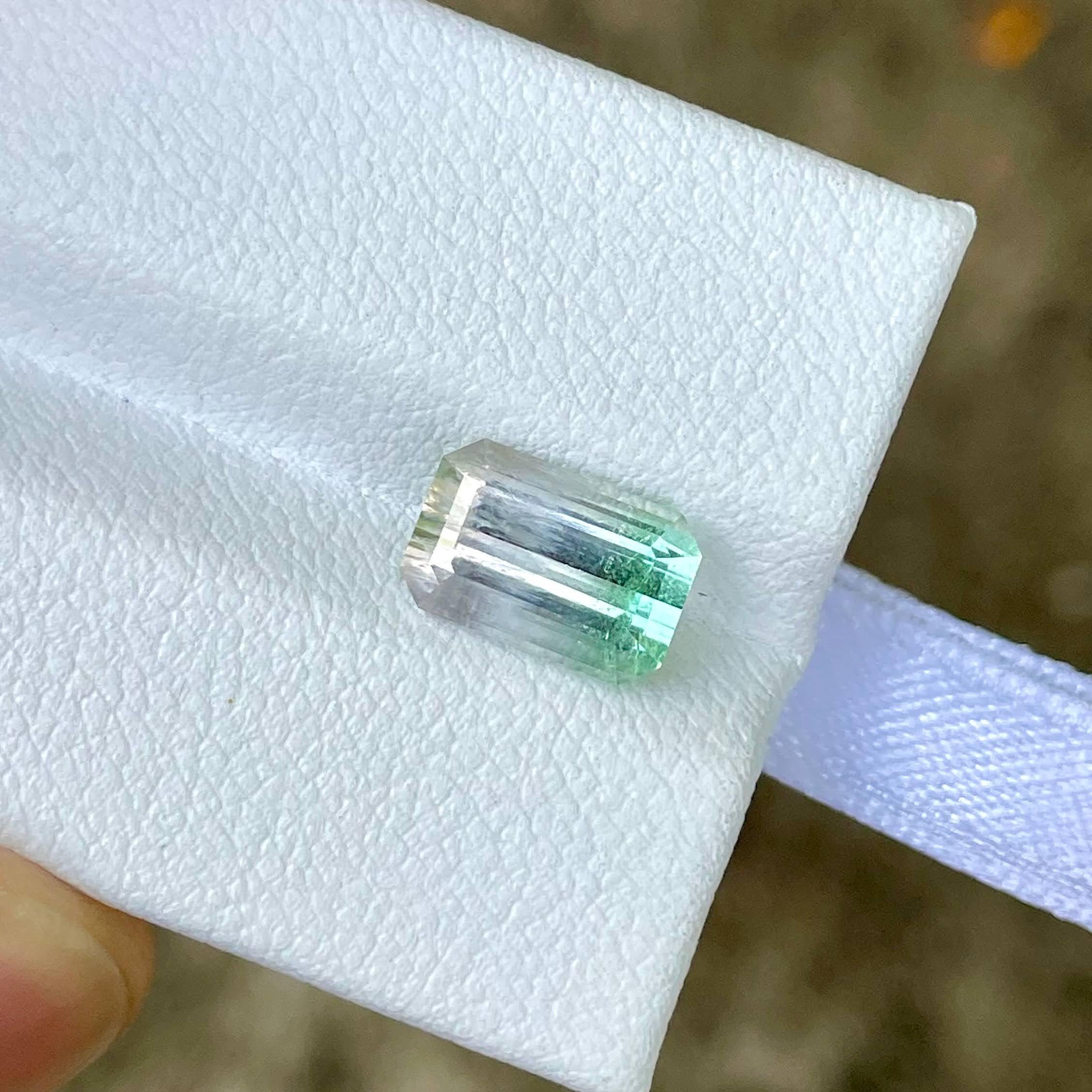 Pierre précieuse afghane taille émeraude, tourmaline bicolore non sertie de 2,60 carats Unisexe en vente