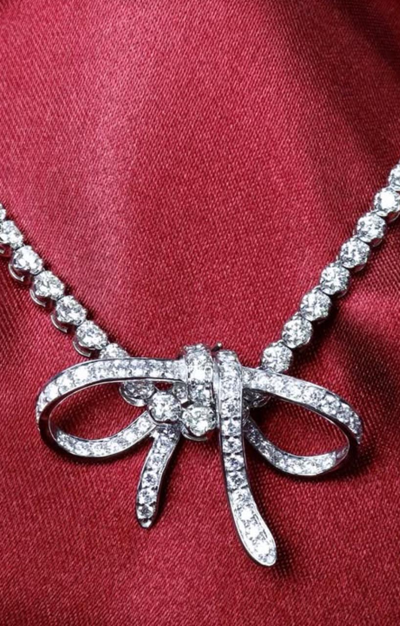 2.60 Carats  Round Brillant Shape Diamonds 18K Gold Pendant In New Condition For Sale In Massafra, IT