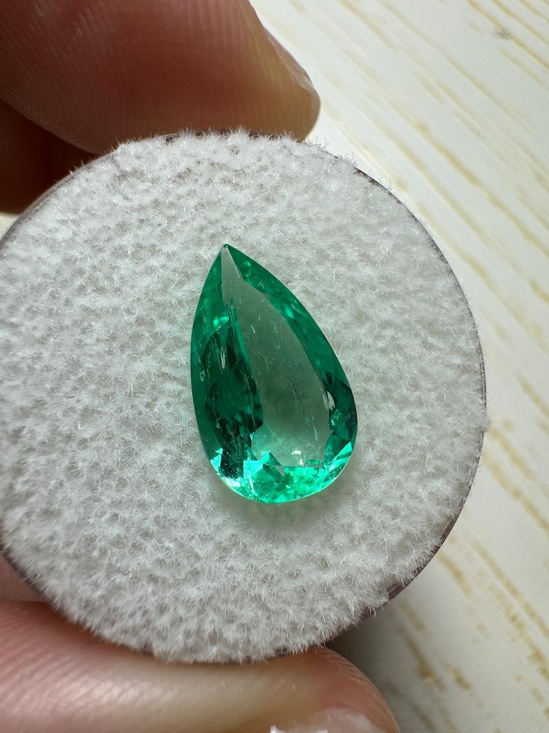 2,60 Karat 13x8 Birnenschliff gesprenkelter grüner kolumbianischer Smaragd im Birnenschliff - Echter Mai Geburtsstein (Tropfenschliff) im Angebot