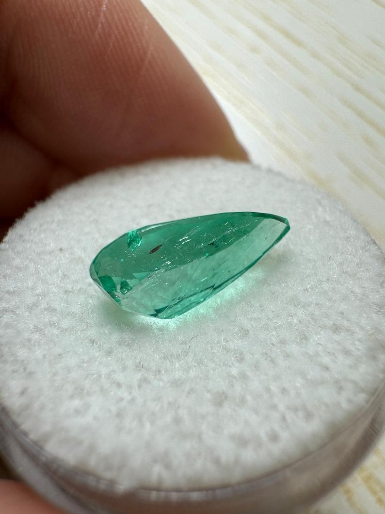 2,60 Karat 13x8 Birnenschliff gesprenkelter grüner kolumbianischer Smaragd im Birnenschliff - Echter Mai Geburtsstein Damen im Angebot
