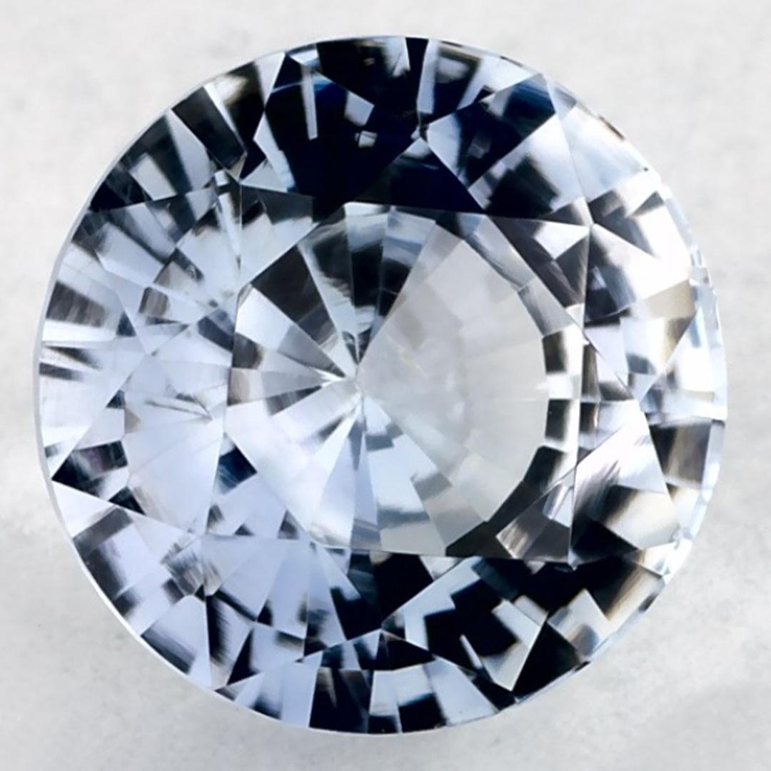 This natural Blue sapphire offers elegance and sophistication. With its rich color saturation and precise cutting, it is the perfect centerpiece for an engagement ring or luxury jewelry design.

This sapphire originates from Sri Lanka (Ceylon),