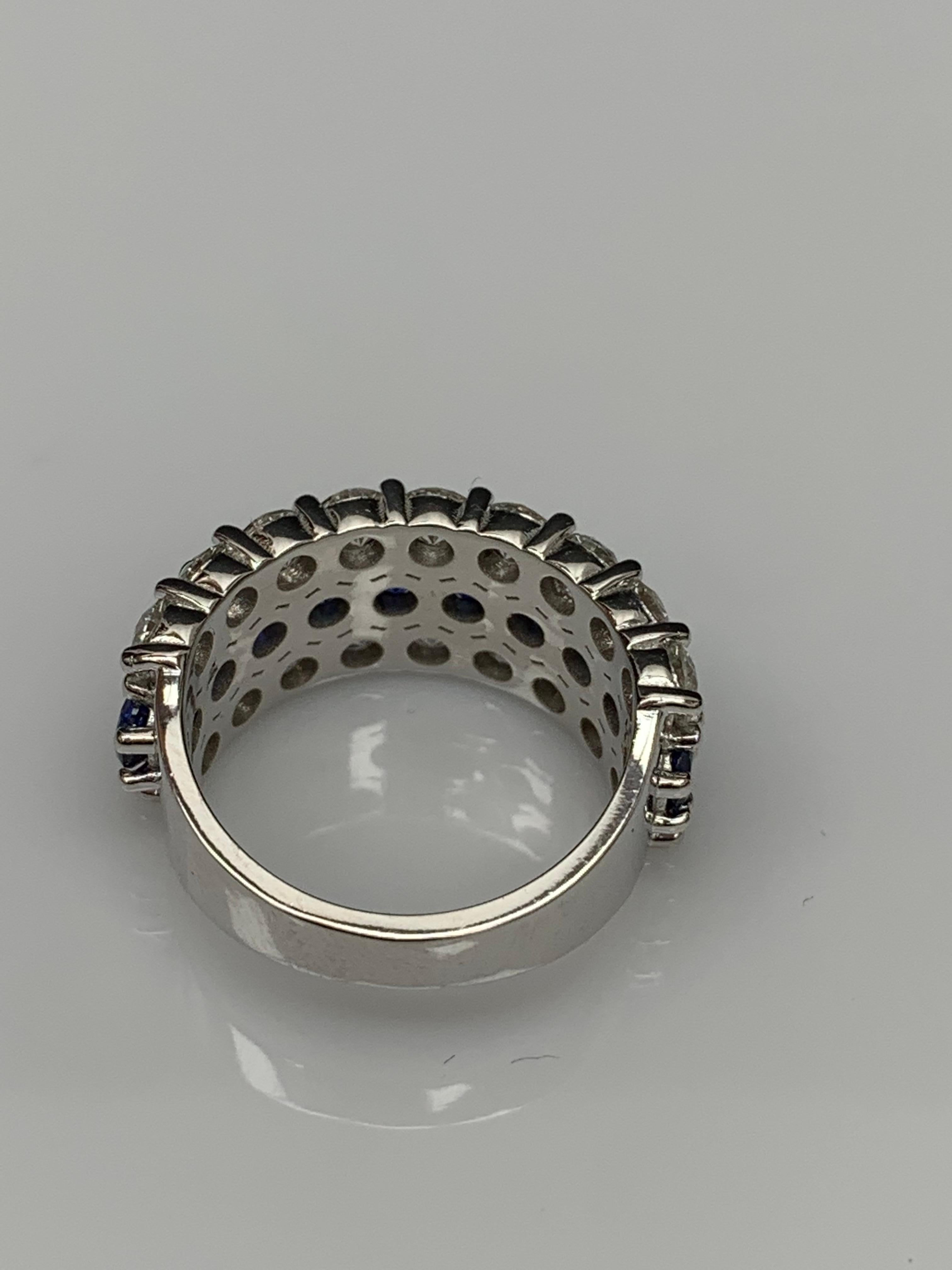 3reihiger Ring aus 14 Karat Weißgold mit 2,60 Karat rundem Saphir und Diamant im Angebot 3