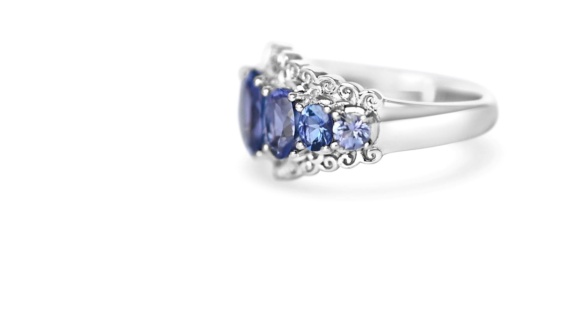 Anillo de Tanzanita Natural -Anillo de Plata de Ley -Anillo de Tanzanita de 7 Piedras con Piedra de Nacimiento en Nuevo estado para la venta en New York, NY
