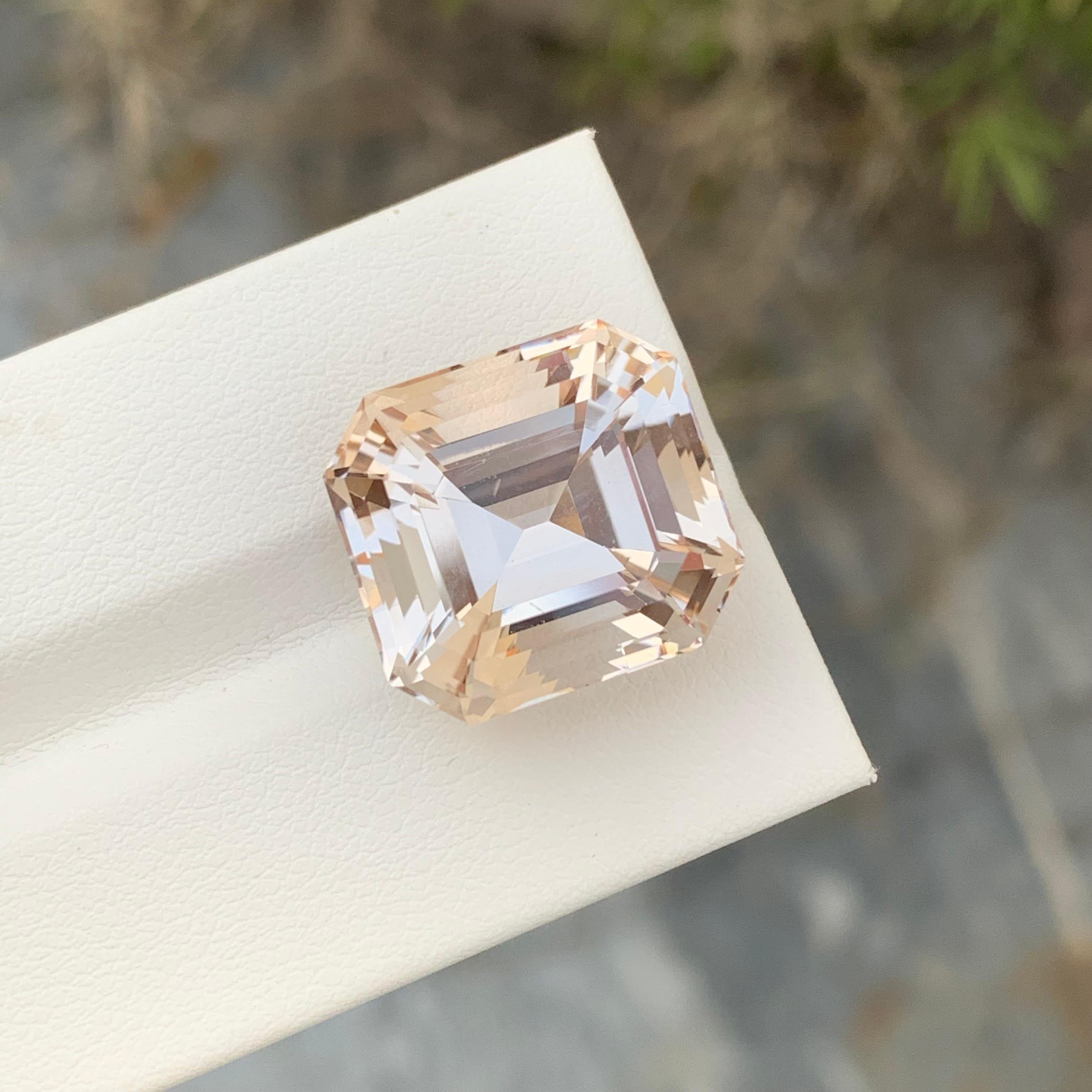 Topazio sfuso
Peso: 26,00 Carati
Dimensioni: 16,7 x 15,4 x 12 mm
Origine: Skardu, Pakistan
Forma: A scacchiera
Colore: oro
Trattamento: Non
Certificato: Su richiesta

Il topazio dorato è una gemma luminosa rinomata per le sue calde sfumature color