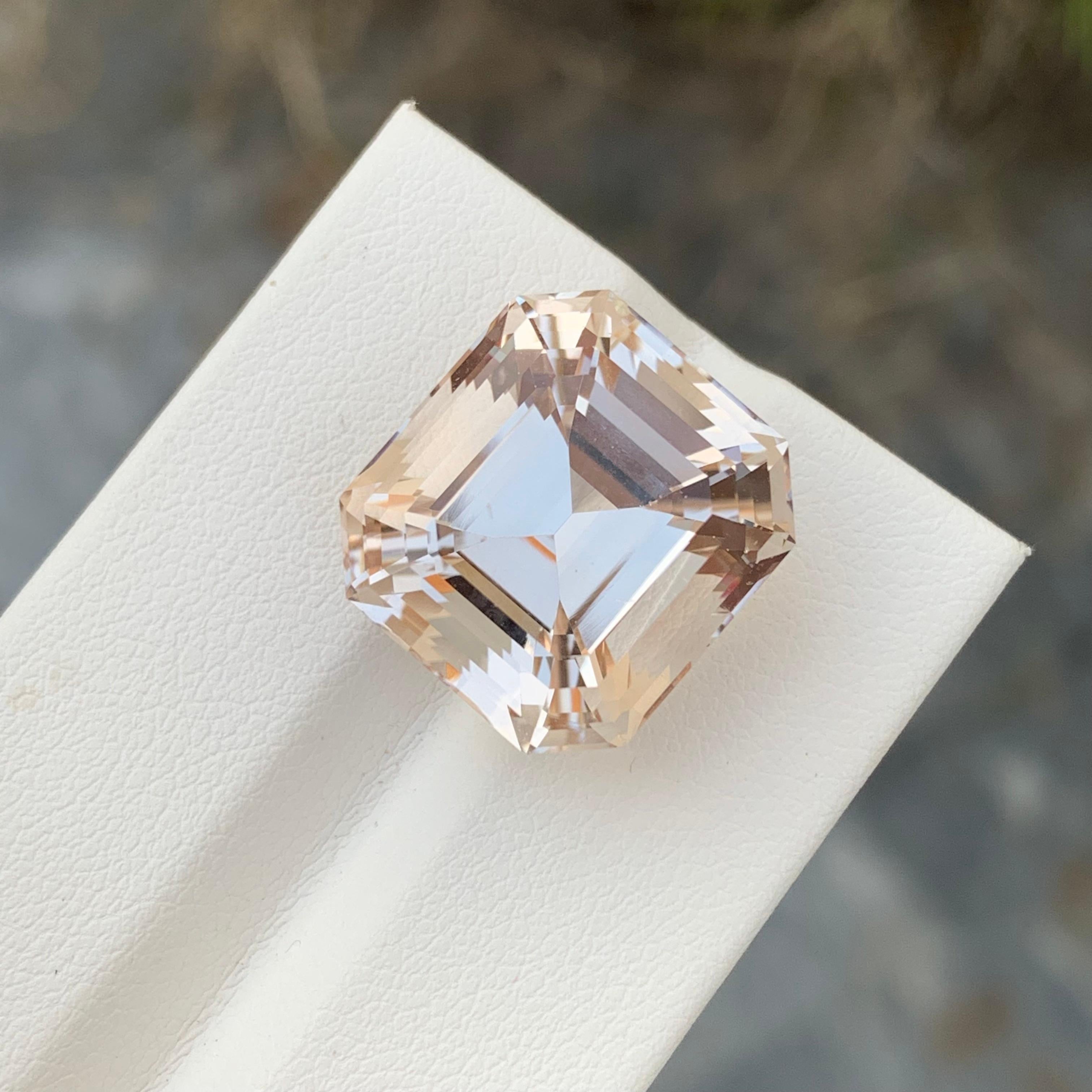 Taglio Asscher 26,00 Carati Nature Topazio dorato sciolto a forma di asse per collana in vendita