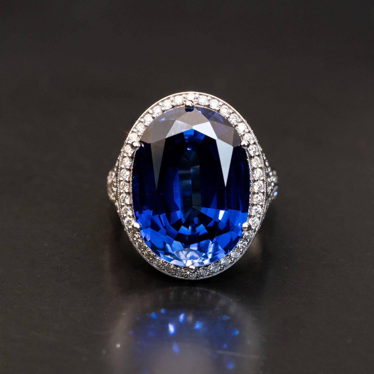 26,00 Karat ovaler Saphir-Ring 1,20 Karat natürliche Diamanten Statement-Ringe (Art déco) im Angebot