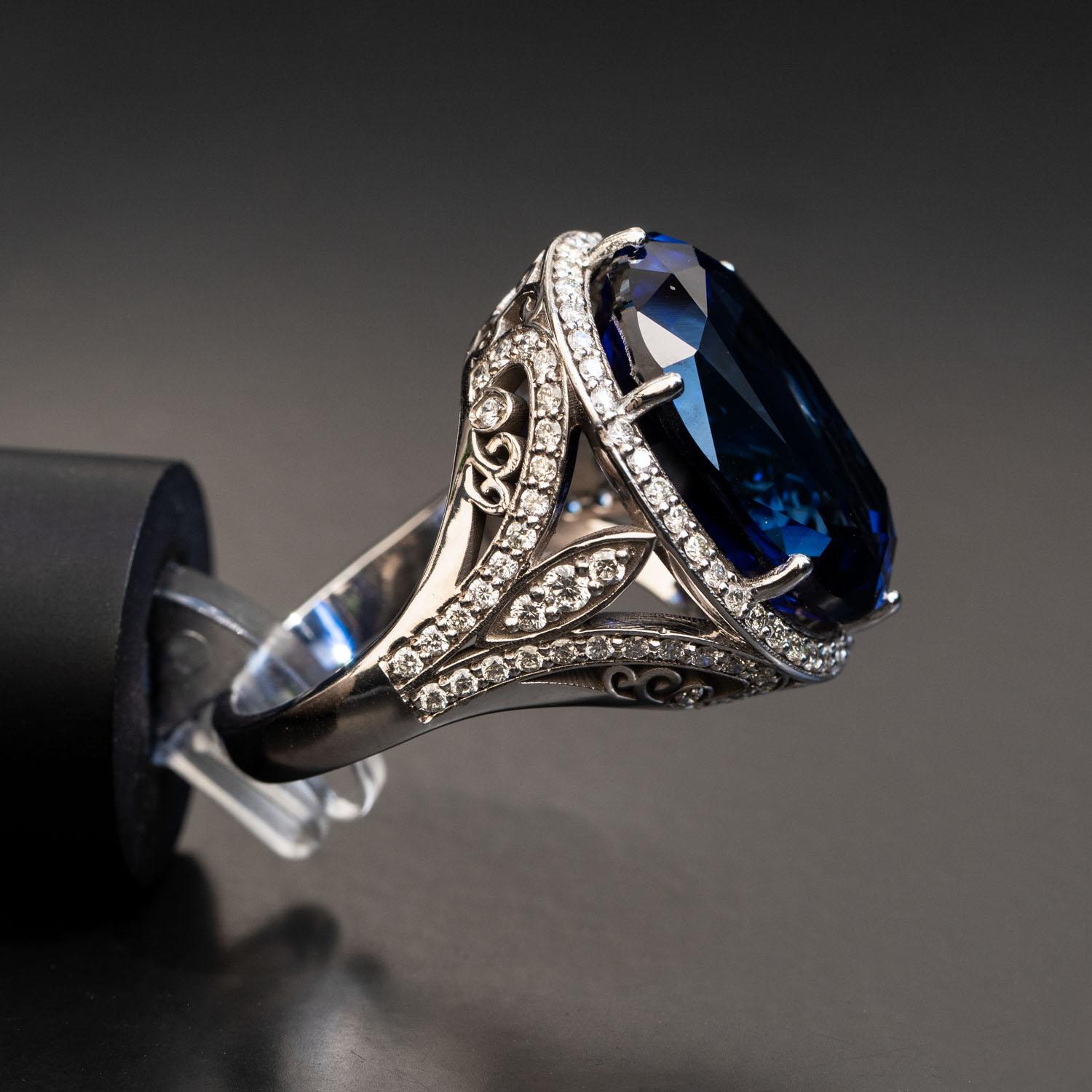 26,00 Karat ovaler Saphir-Ring 1,20 Karat natürliche Diamanten Statement-Ringe im Zustand „Neu“ im Angebot in Ramat Gan, IL