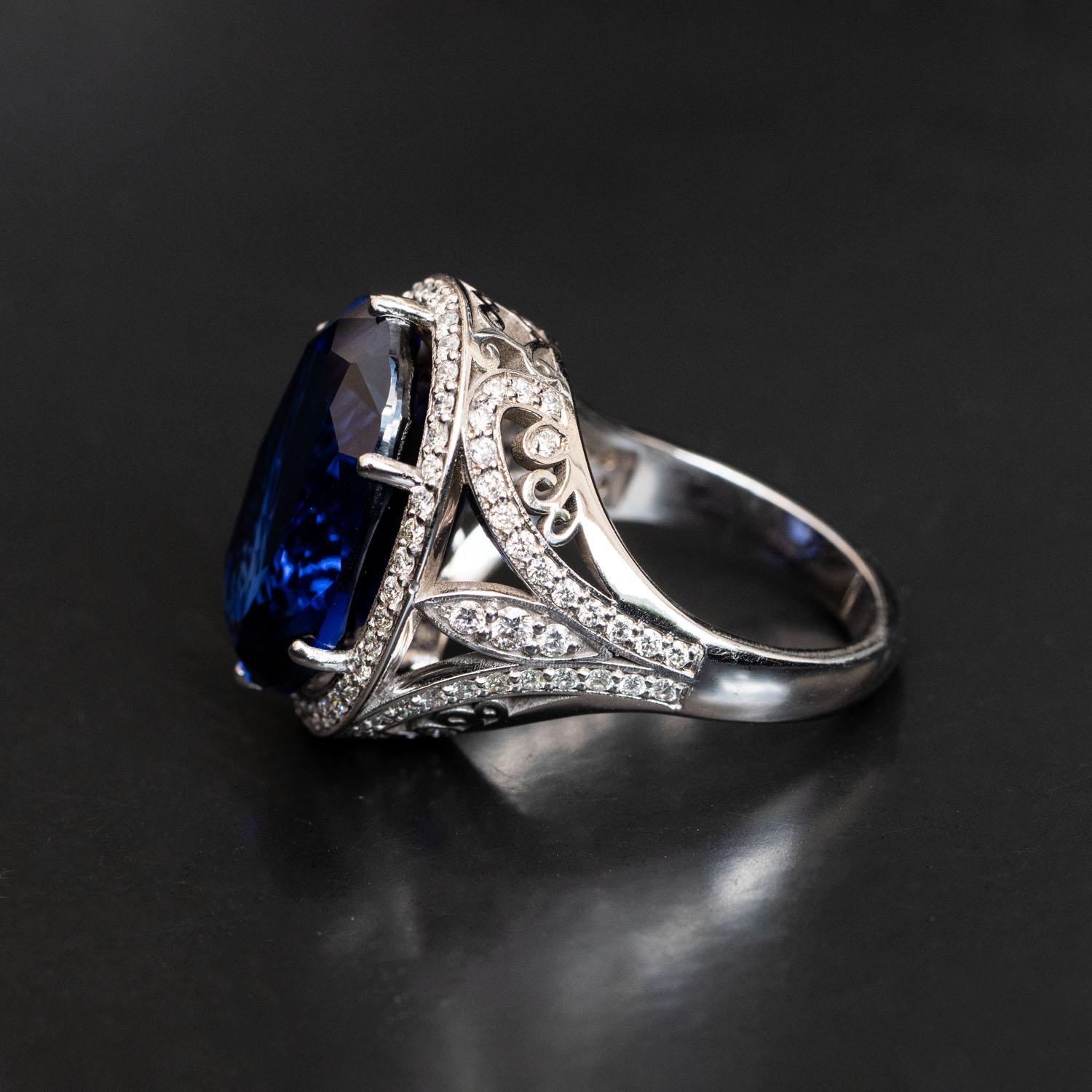 26,00 Karat ovaler Saphir-Ring 1,20 Karat natürliche Diamanten Statement-Ringe Damen im Angebot