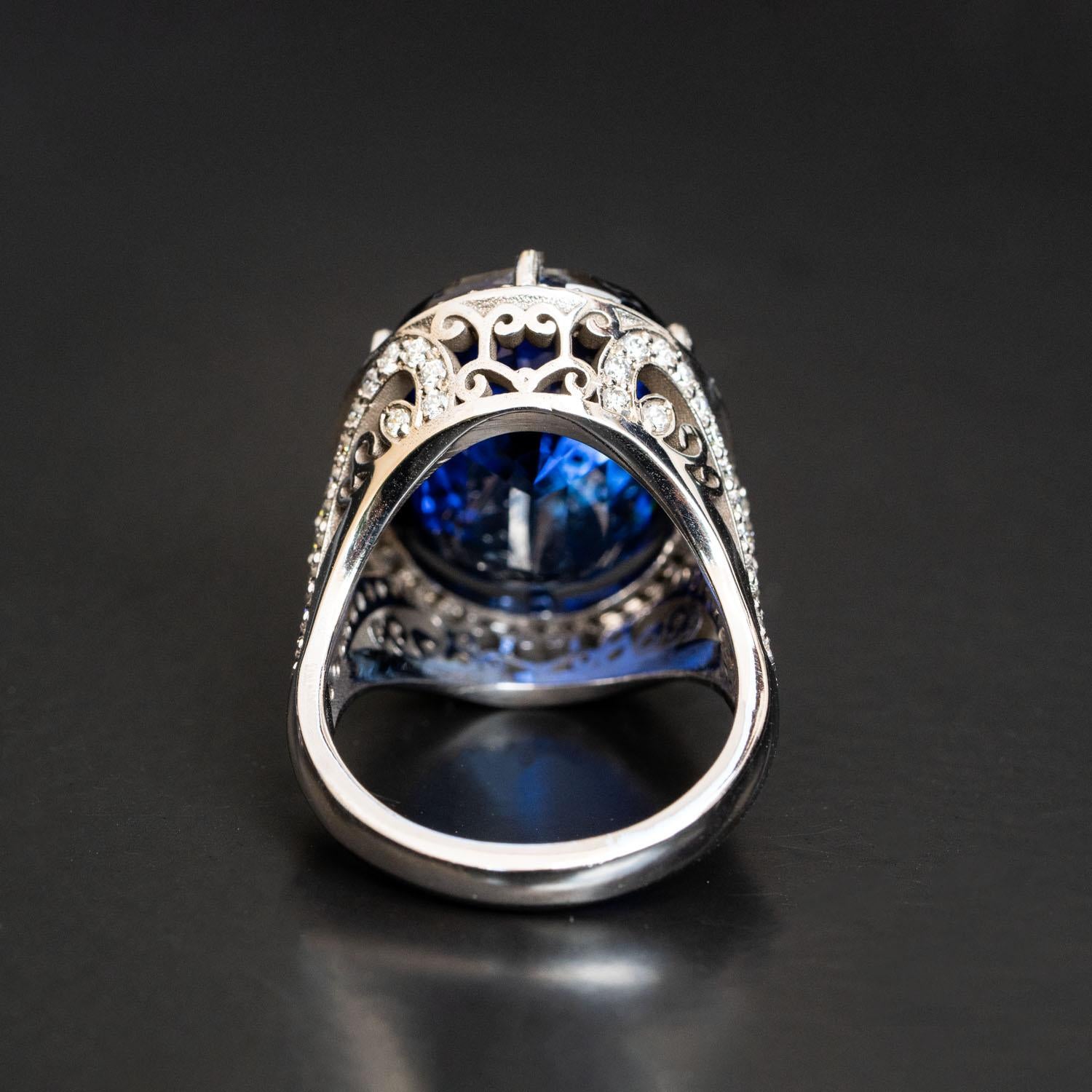 26,00 Karat ovaler Saphir-Ring 1,20 Karat natürliche Diamanten Statement-Ringe im Angebot 2