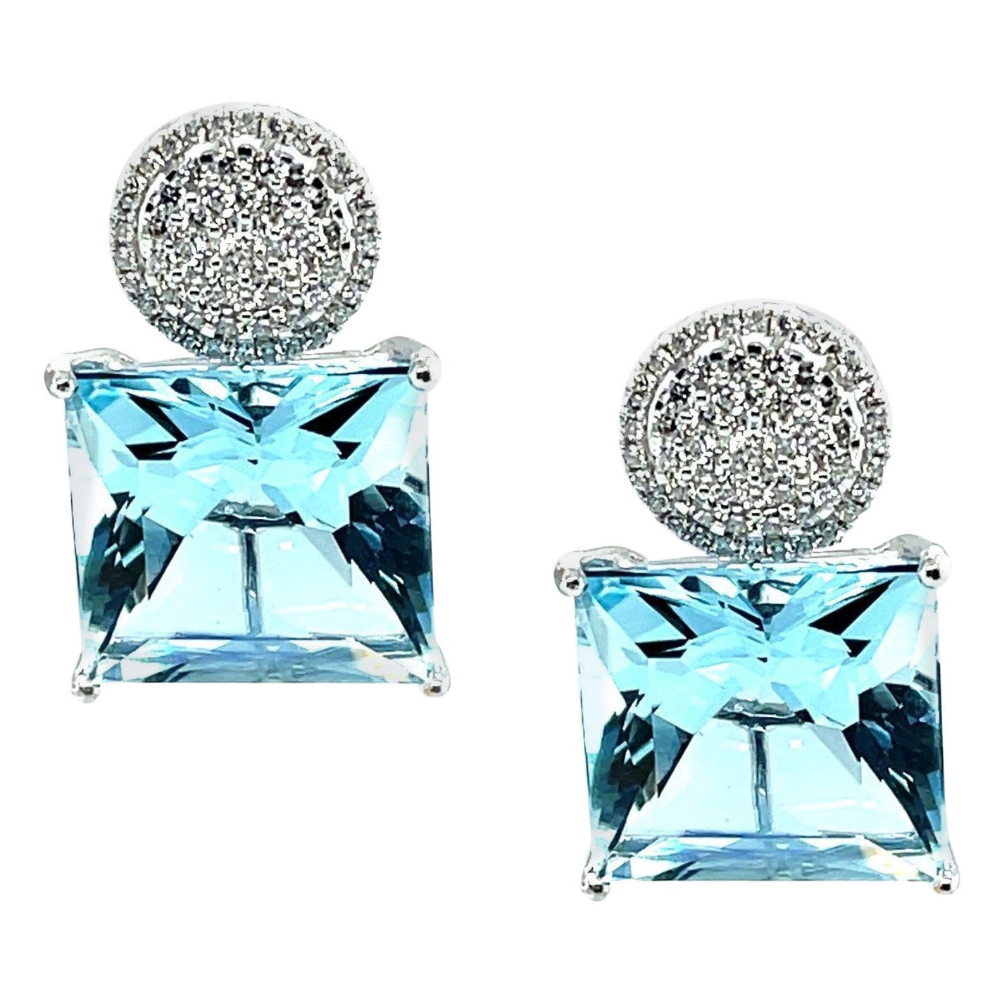 Pendientes de oro blanco con pavé de aguamarina y diamantes, 26,00 quilates en total en venta